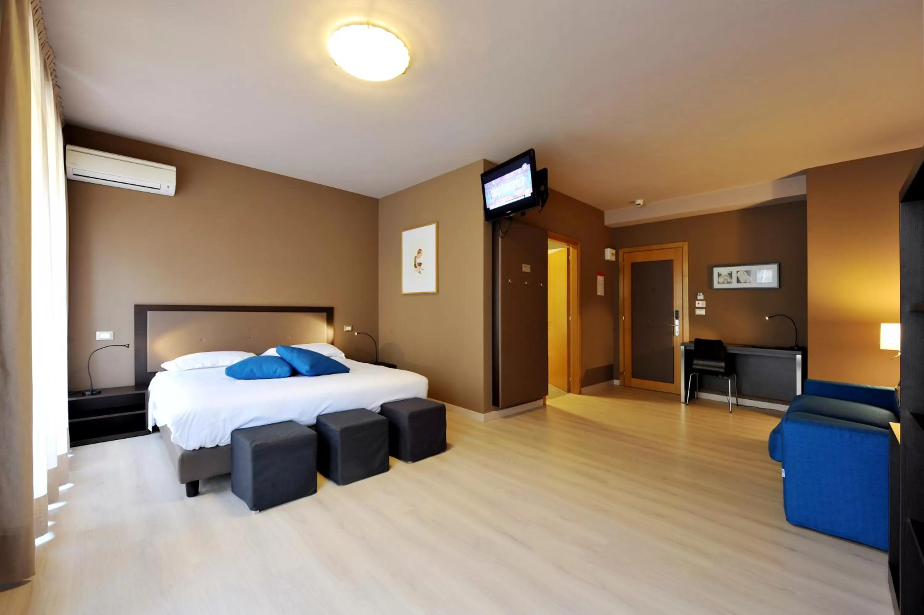 Photo of the whole room, Bed in M14 Hotel & Spa