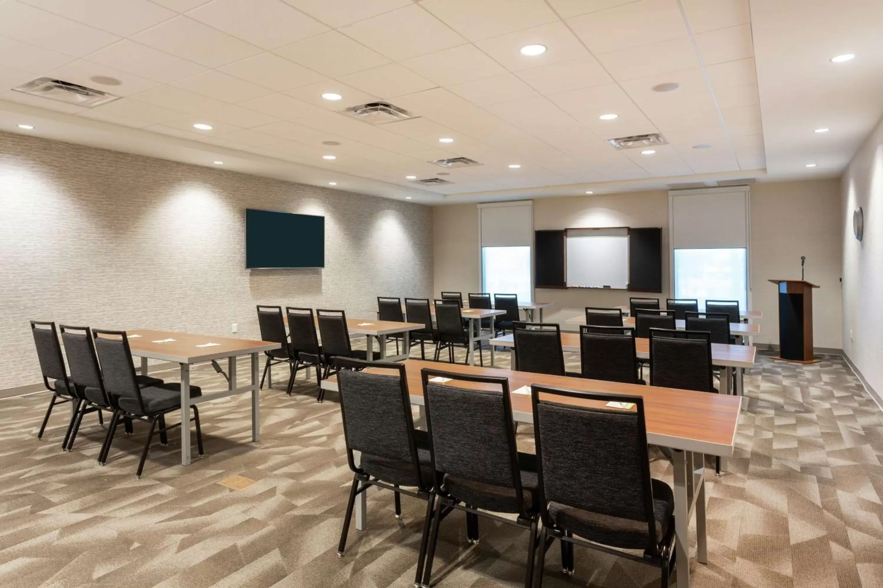 Meeting/conference room in Home2 Suites By Hilton Clermont