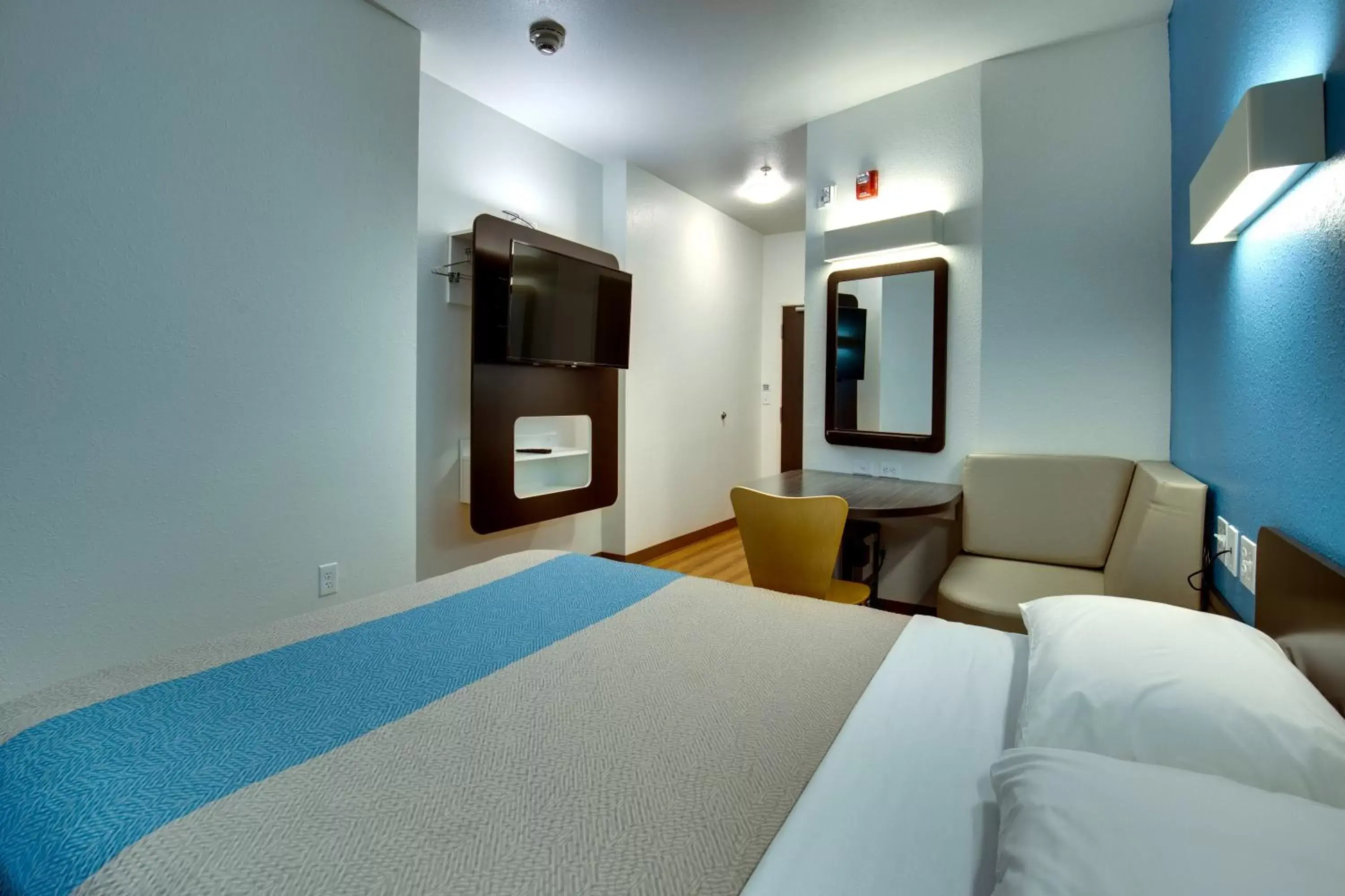 Bedroom in Motel 6-Poplar Bluff, MO