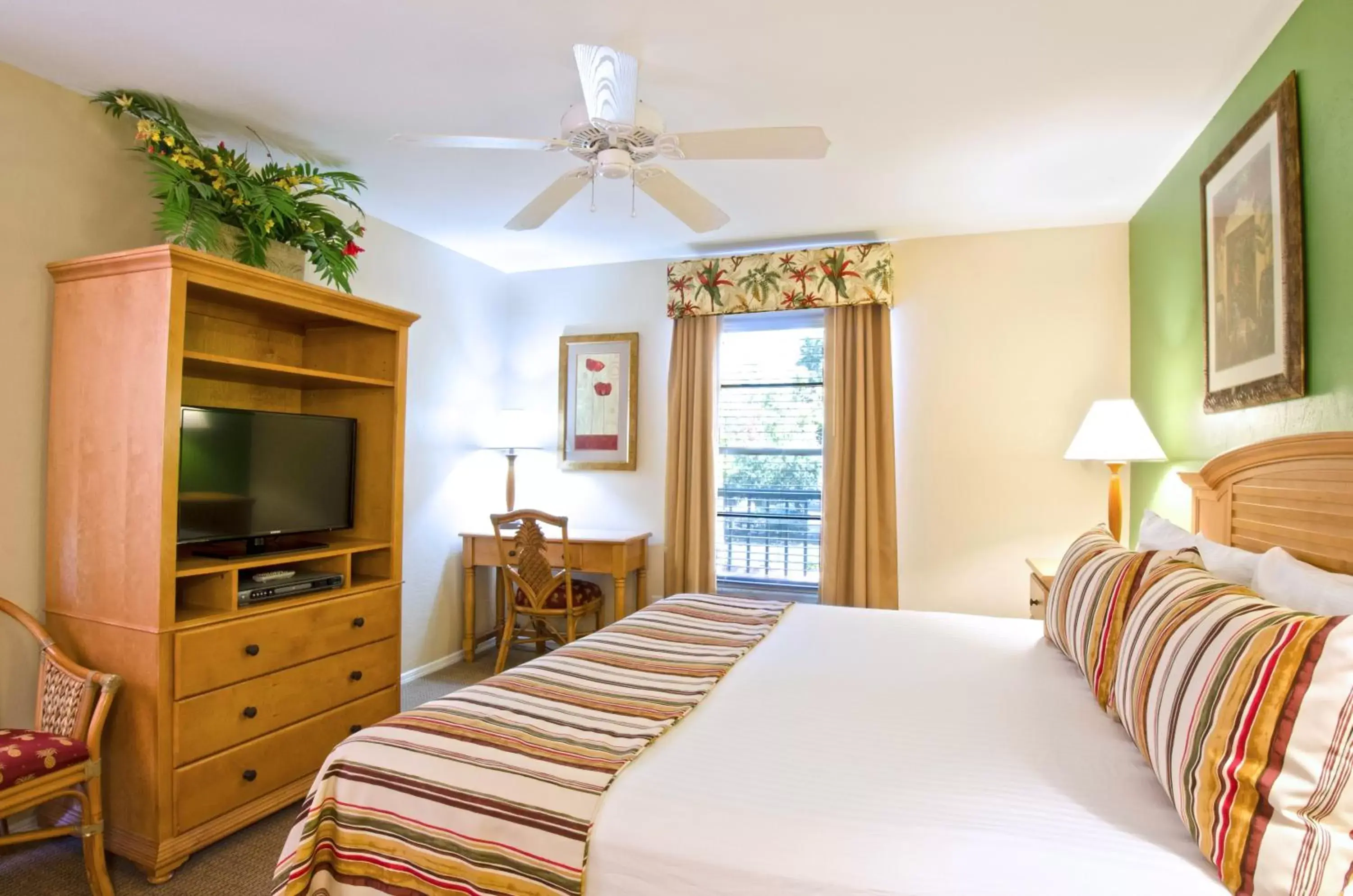 Photo of the whole room, Bed in Park Shore Resort by Sunstream