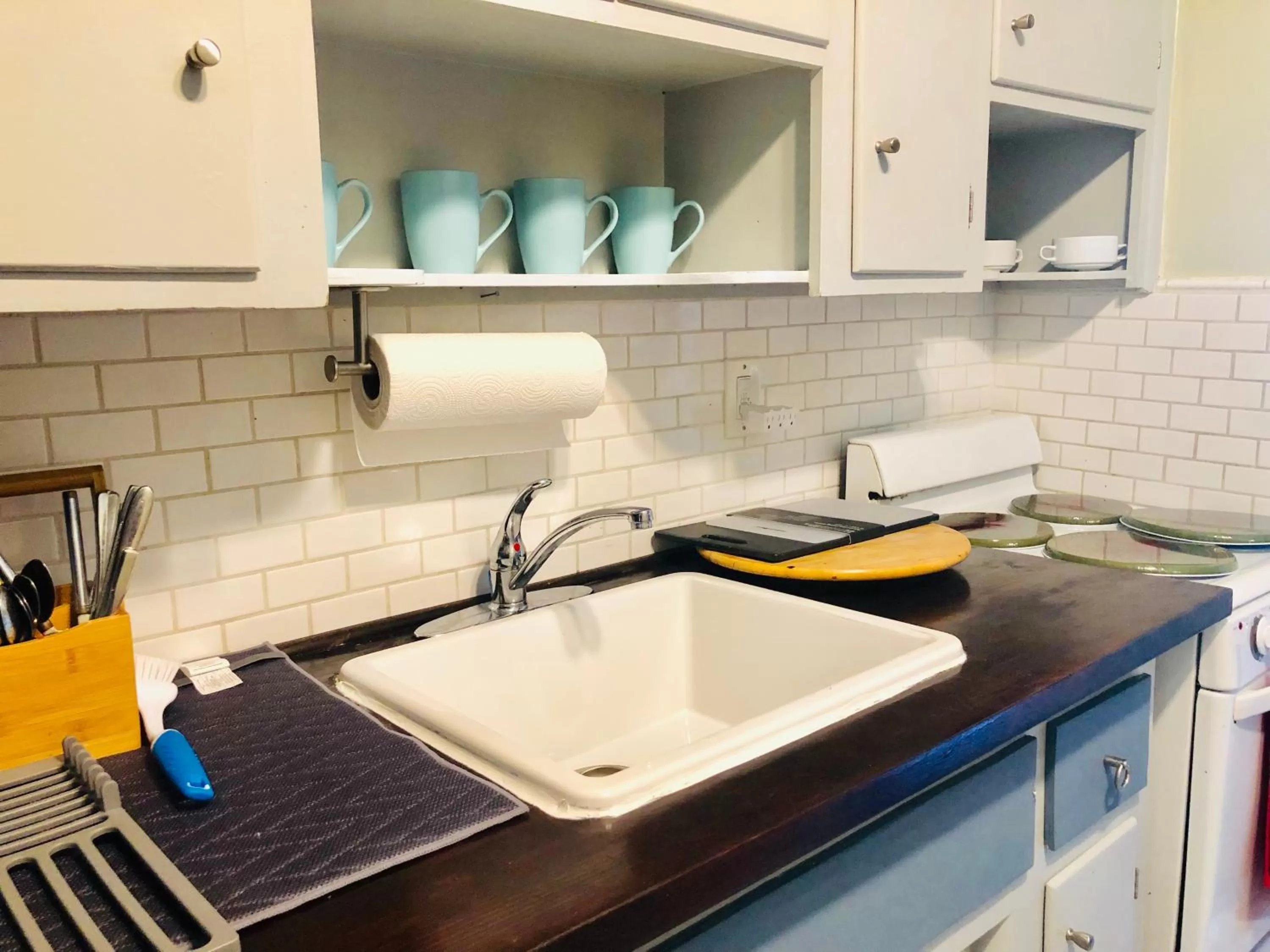 Kitchen or kitchenette in Hollywood Light Haven Lodge