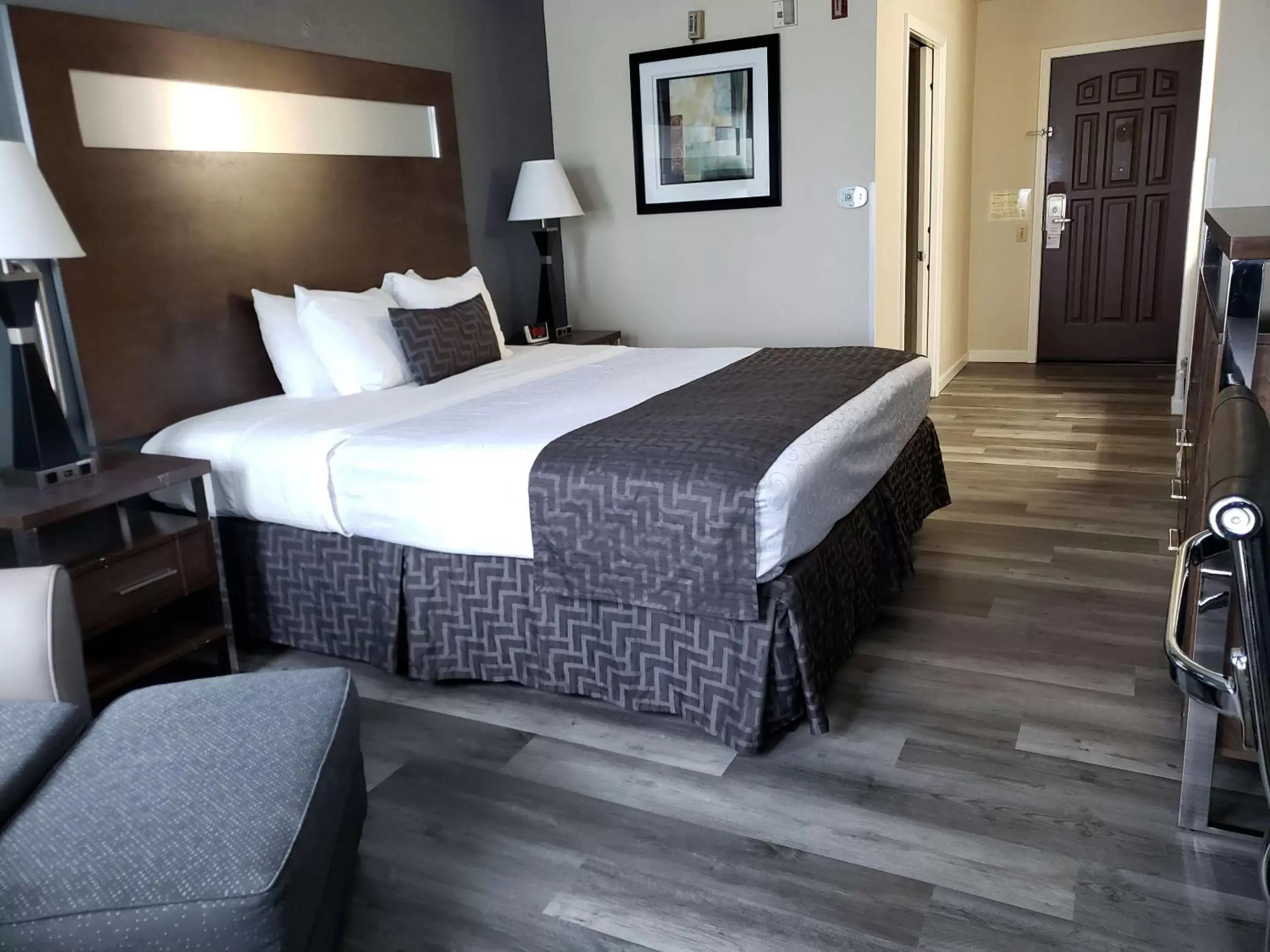 King Room with Walk-in Shower - Disability Access in Best Western Americana