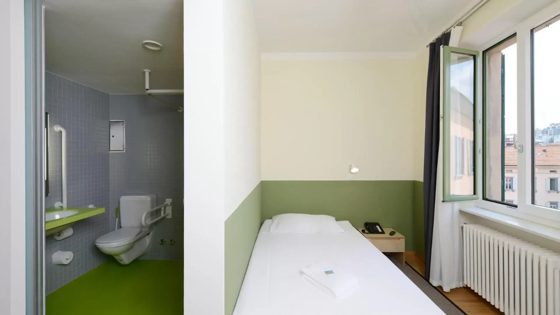 Photo of the whole room, Bathroom in Hotel Pestalozzi Lugano
