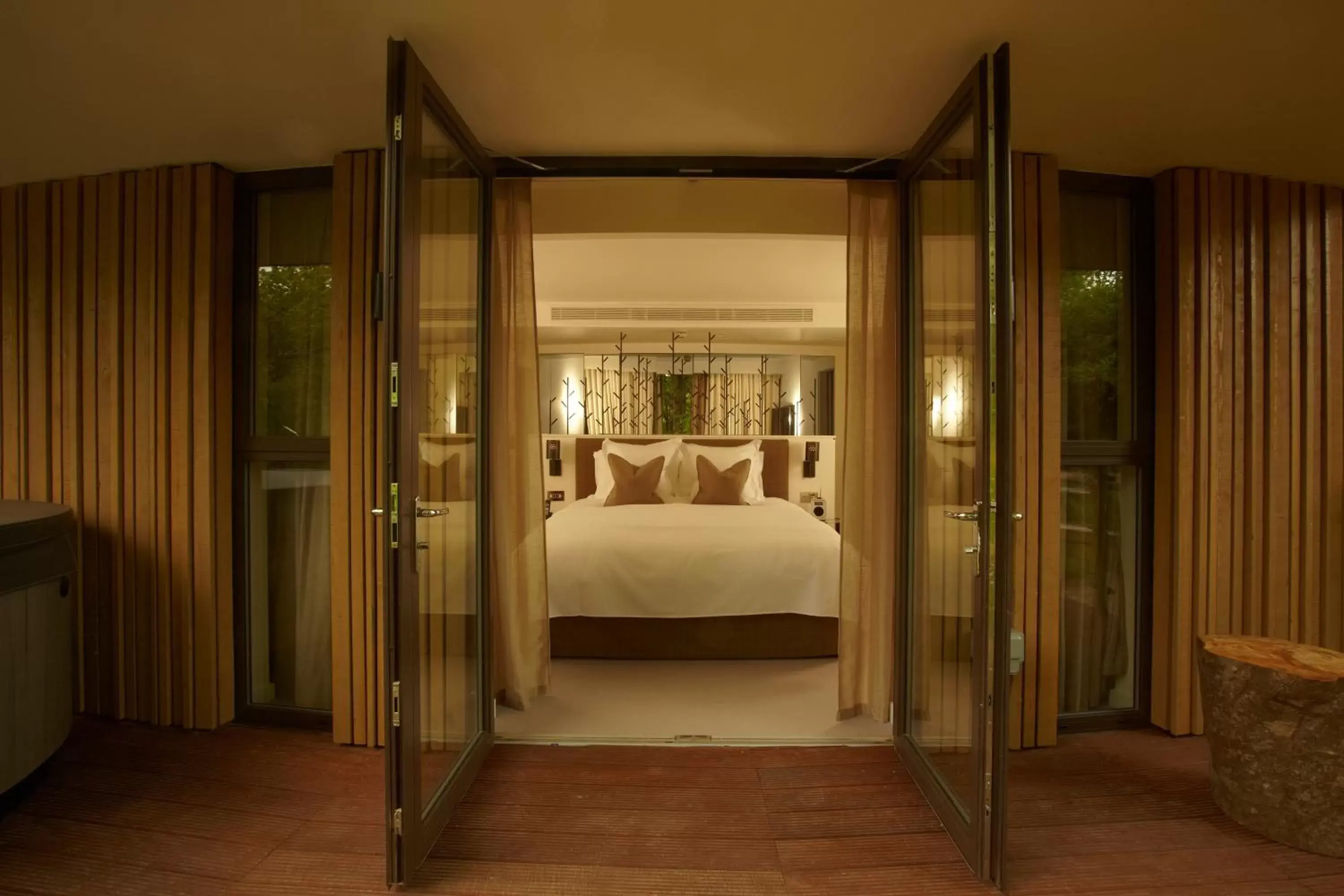 Bedroom, Bed in Chewton Glen Hotel - an Iconic Luxury Hotel