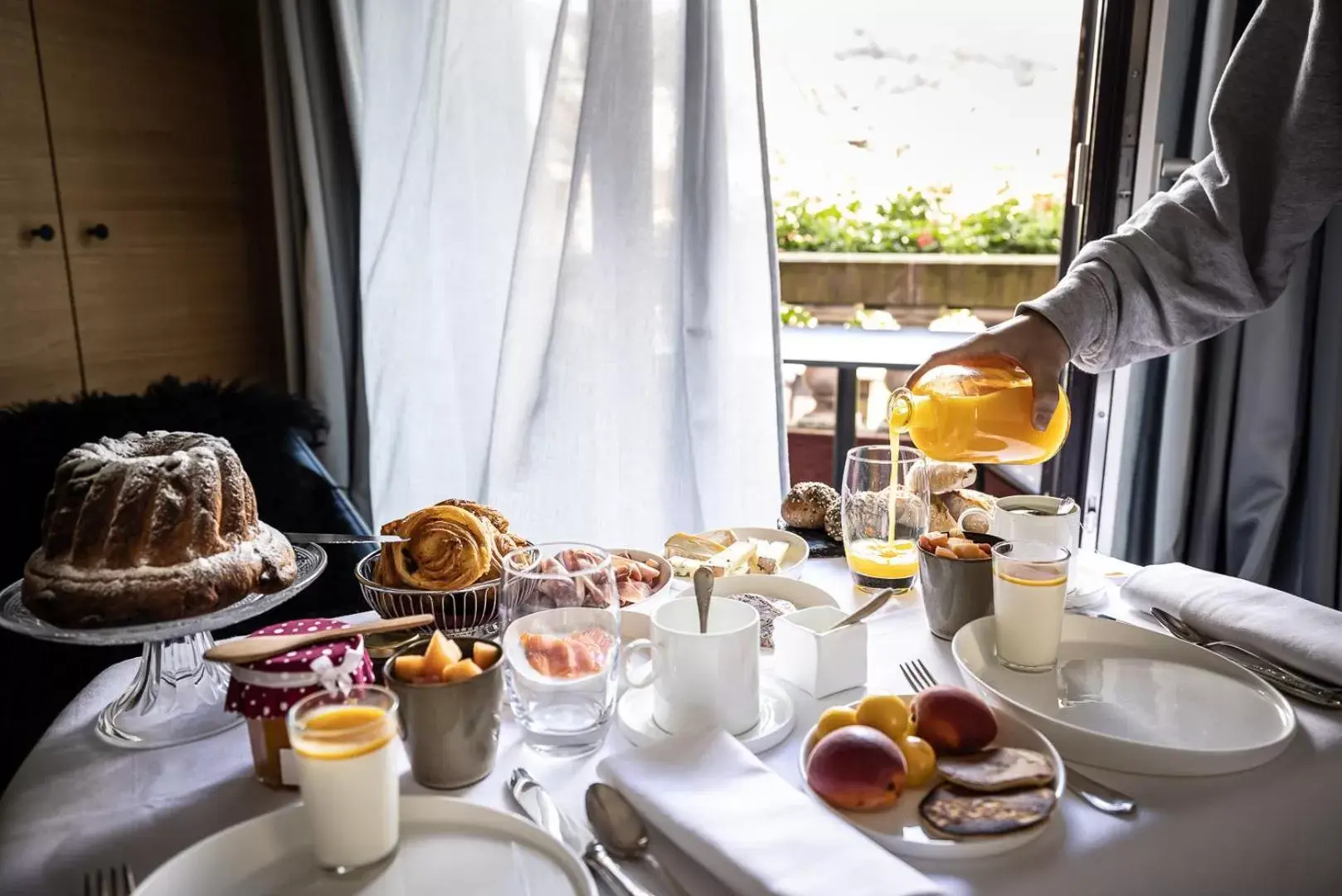 Breakfast in Relais et Châteaux Le Chambard