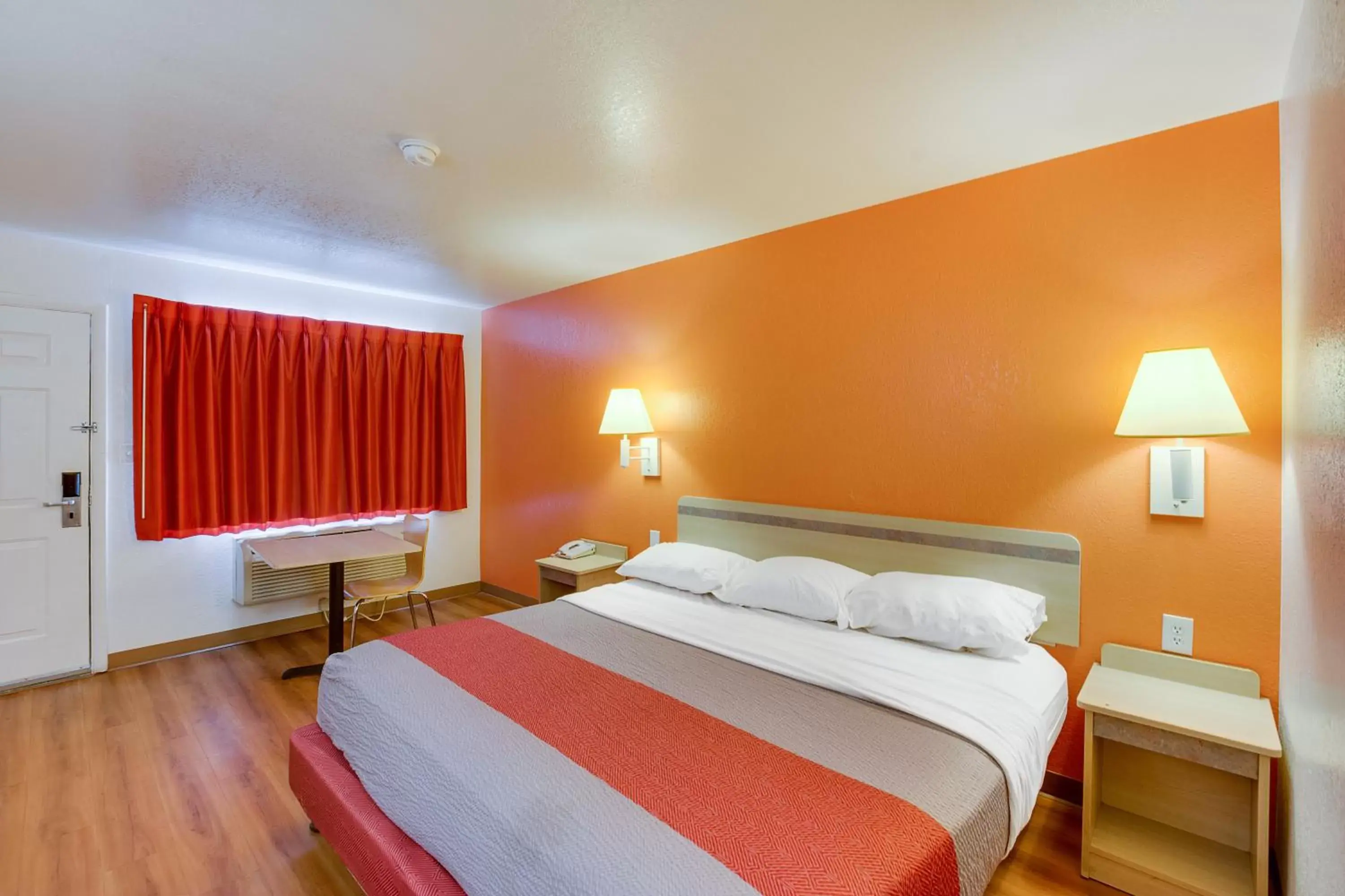 Bedroom, Bed in Motel 6-Columbus, OH - West Bedroom, Bed in Motel 6-Columbus, OH - West