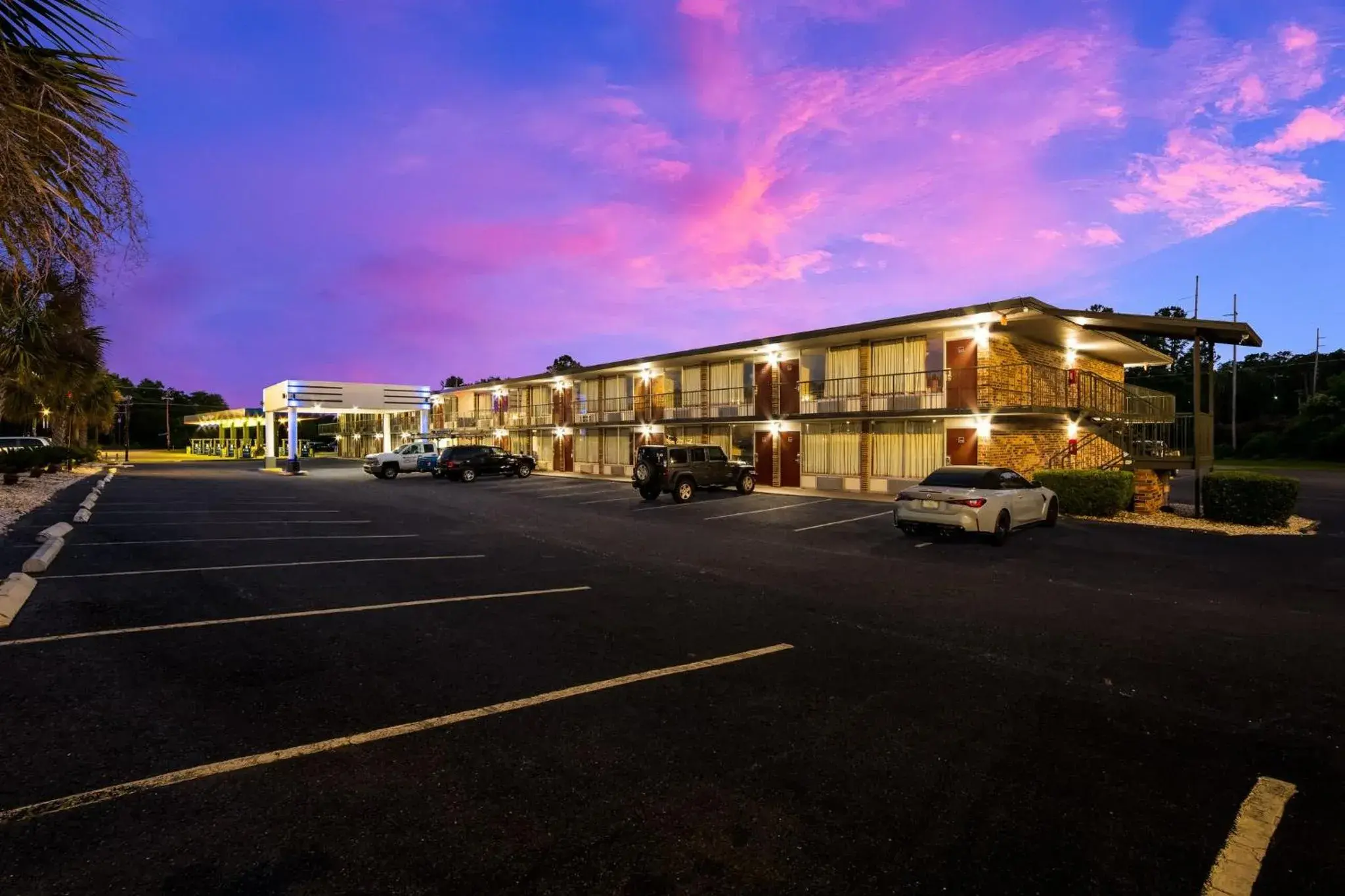 Property Building in Red Roof Inn Columbia, SC Airport