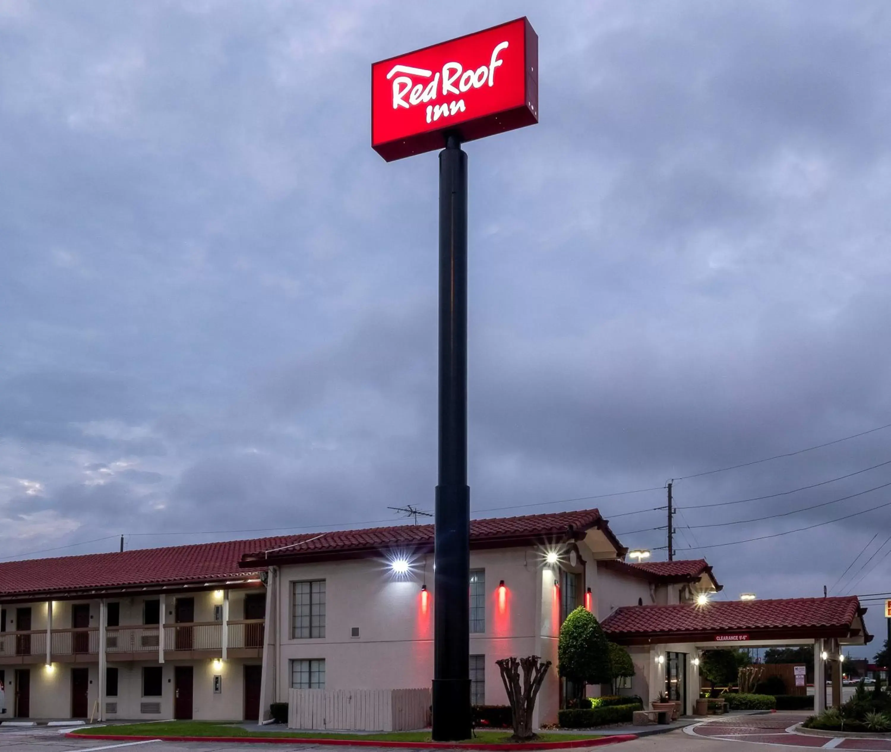 Property Building in Red Roof Inn Houston North - FM1960 & I-45