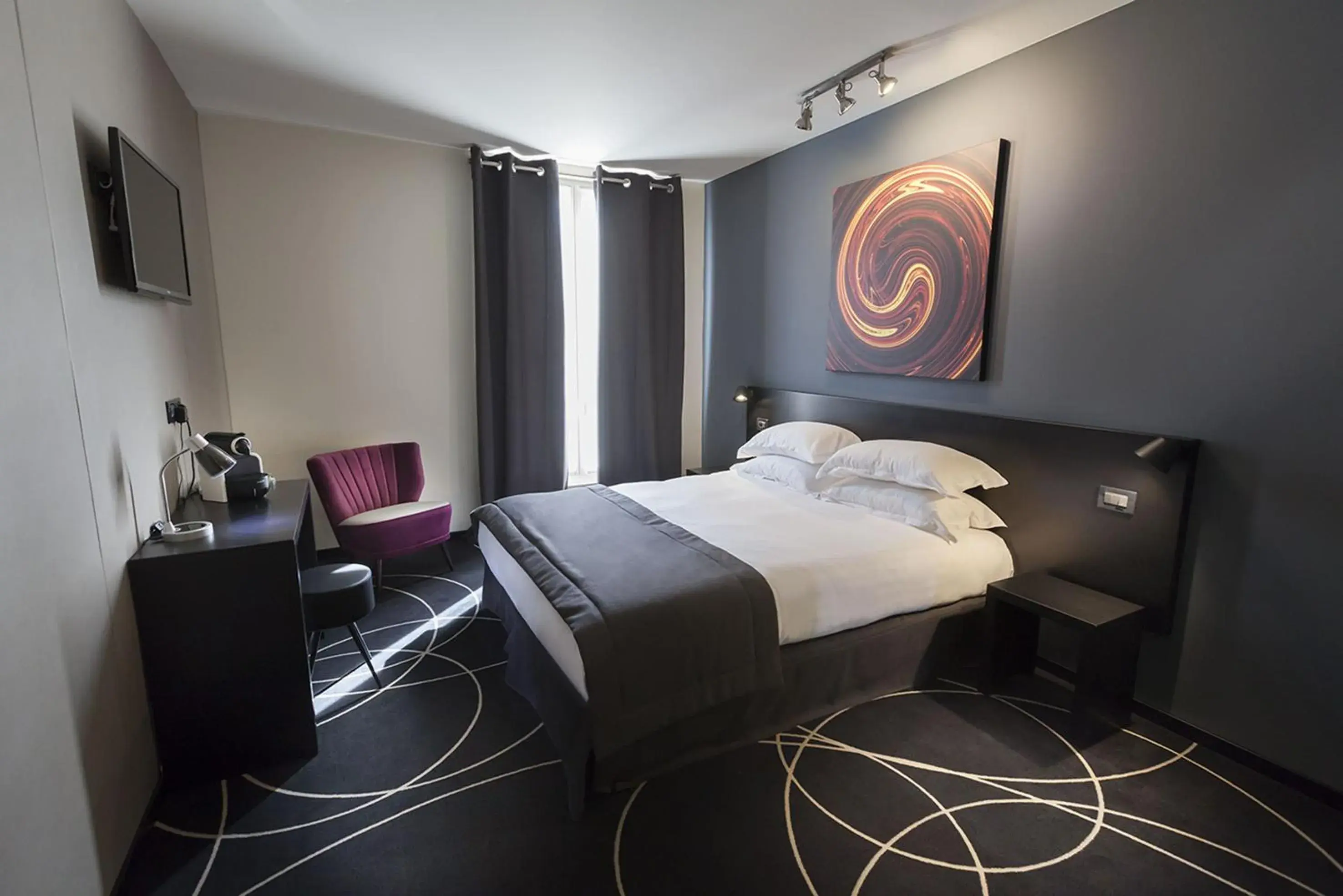 Bedroom, Bed in Helussi Hotel