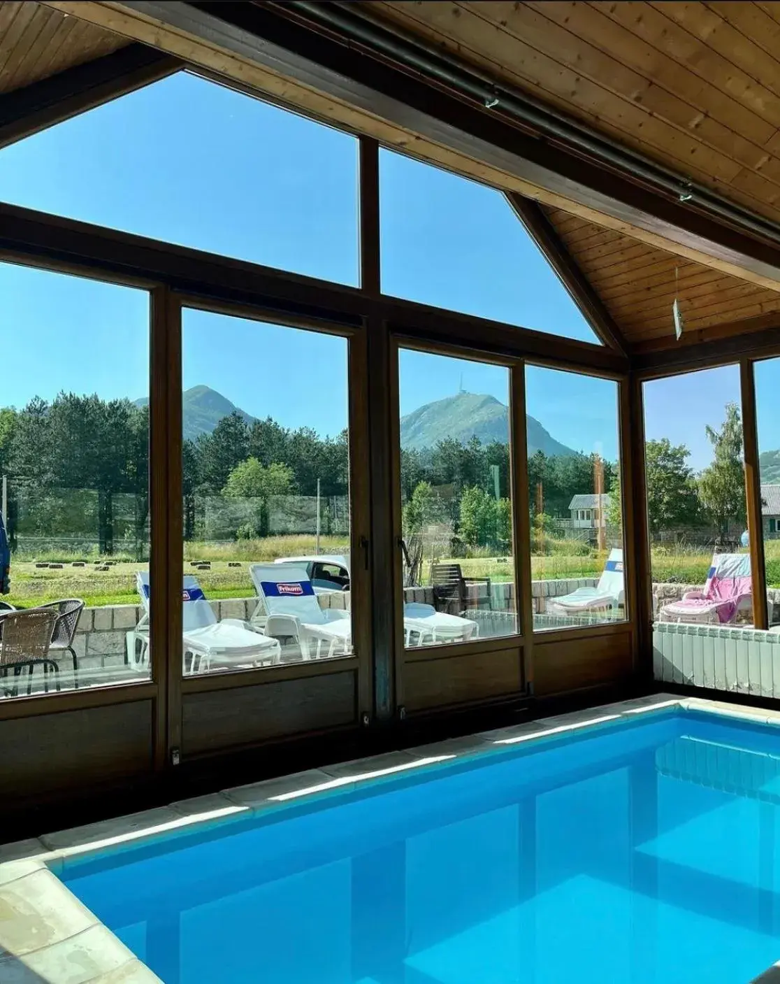 Swimming Pool in Hotel Monte Rosa