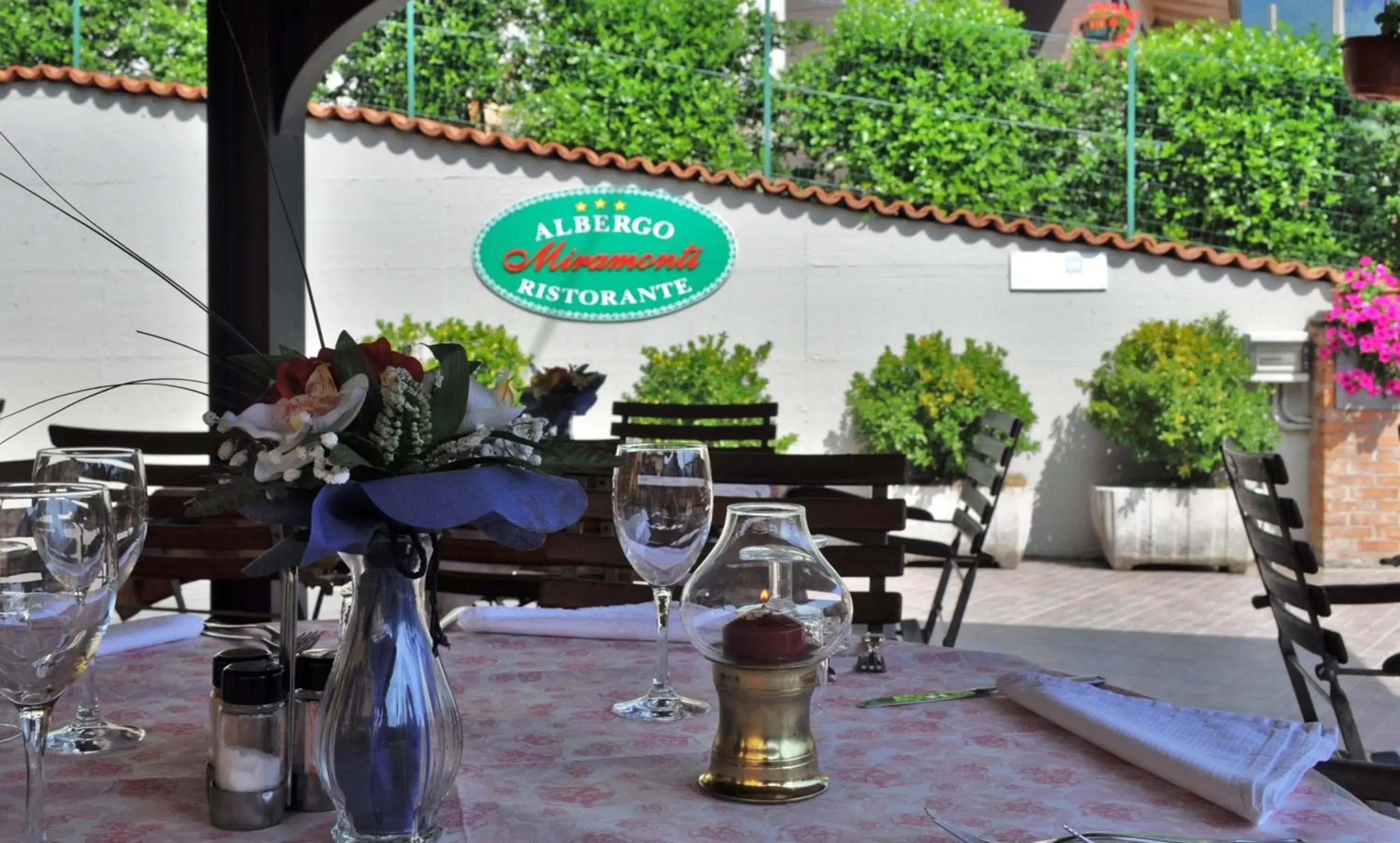 Restaurant/places to eat in Albergo Miramonti