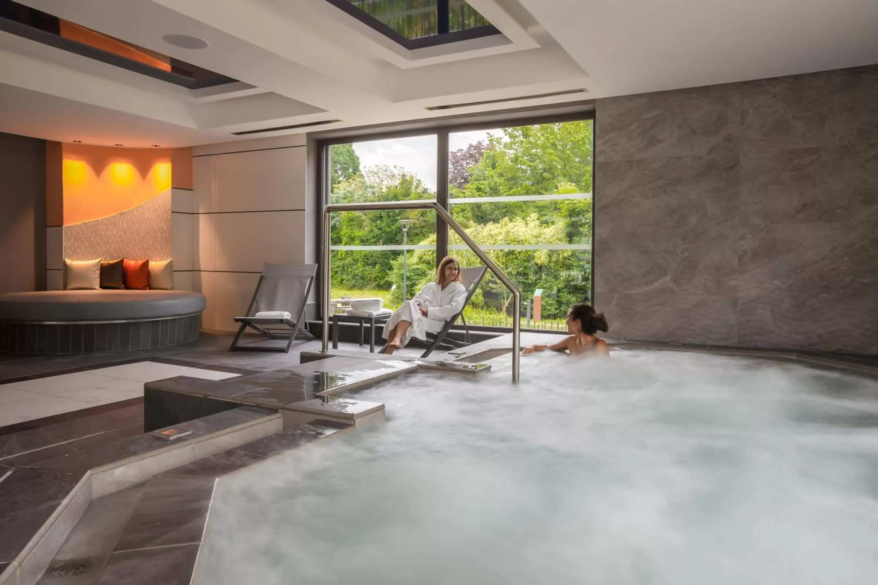 Hot Tub, Fitness Center/Facilities in Rivage Hôtel & Spa Annecy