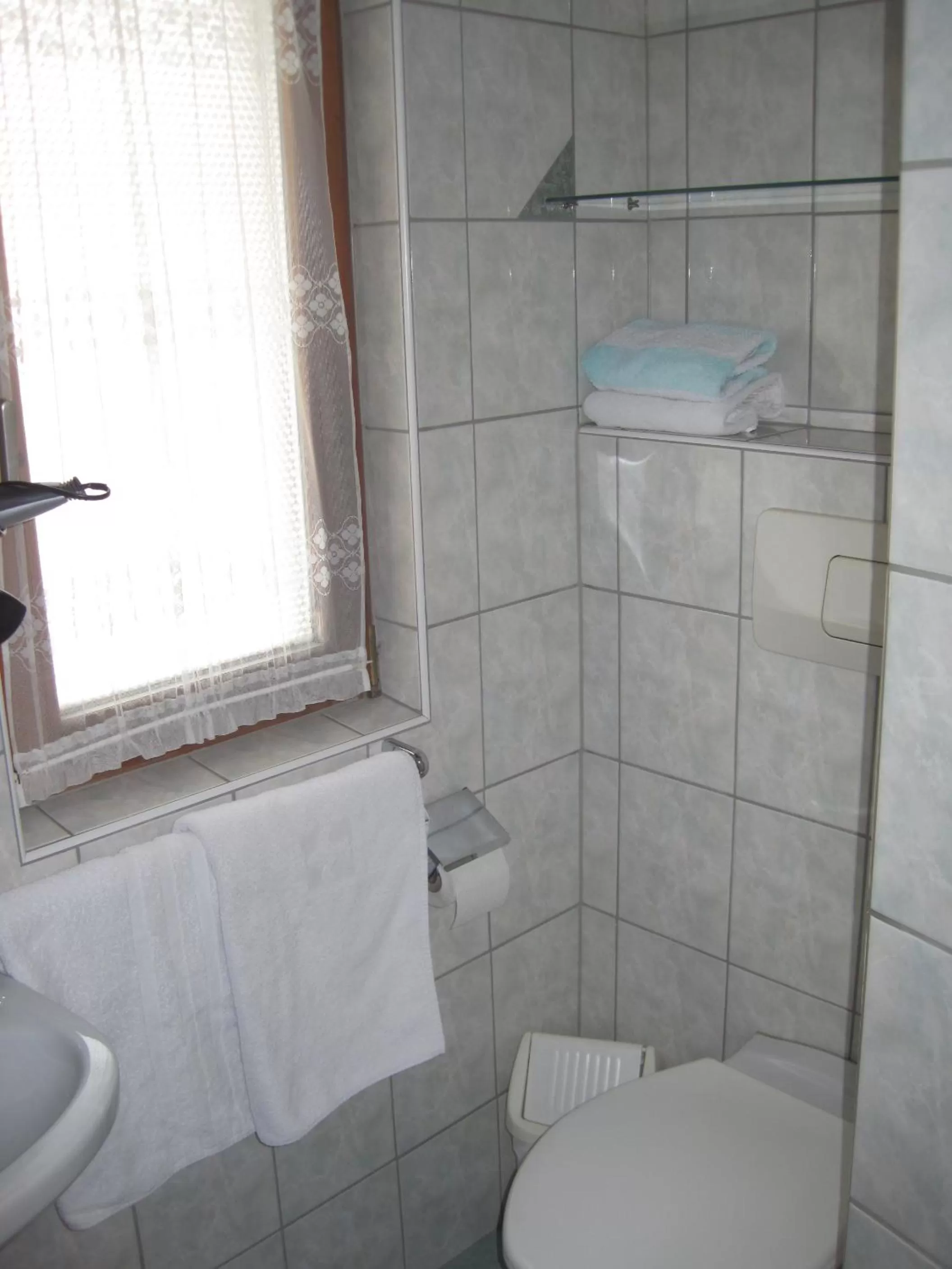 Bathroom in Gästehaus Lackner