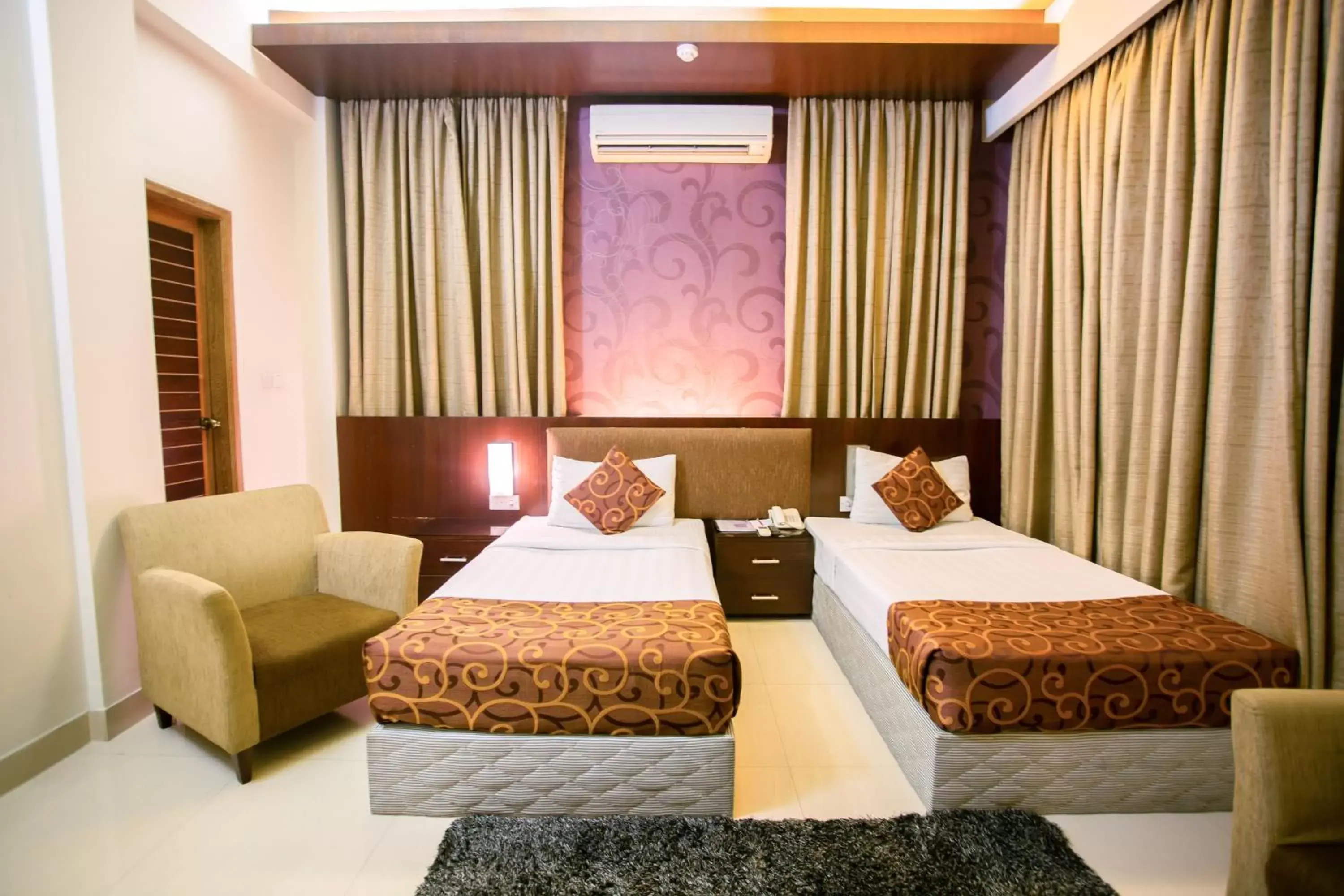 Photo of the whole room, Bed in Hotel La Villa Western by Sea Pearl Beach Resort & Spa