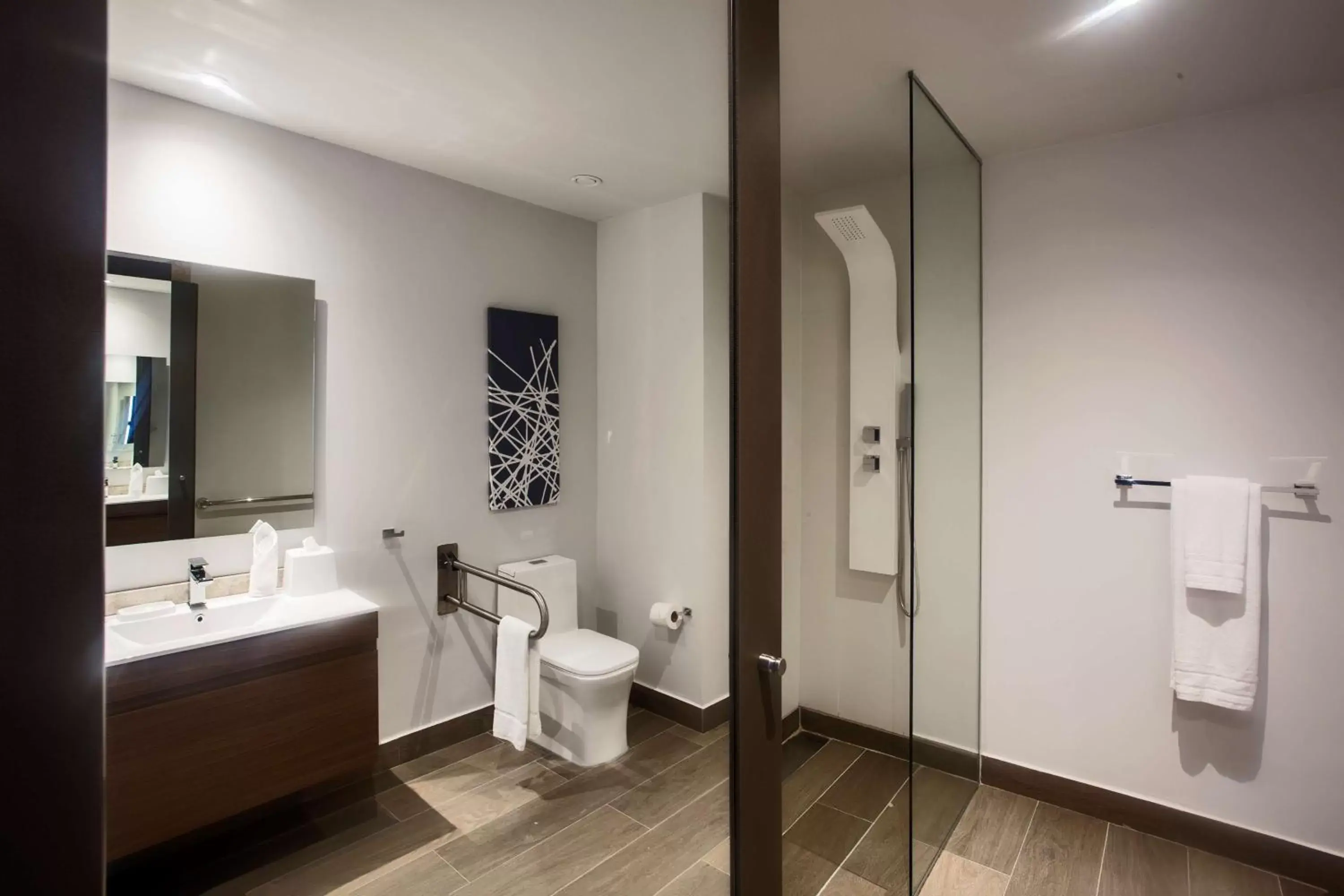 Bathroom in Hampton by Hilton David, Panamá