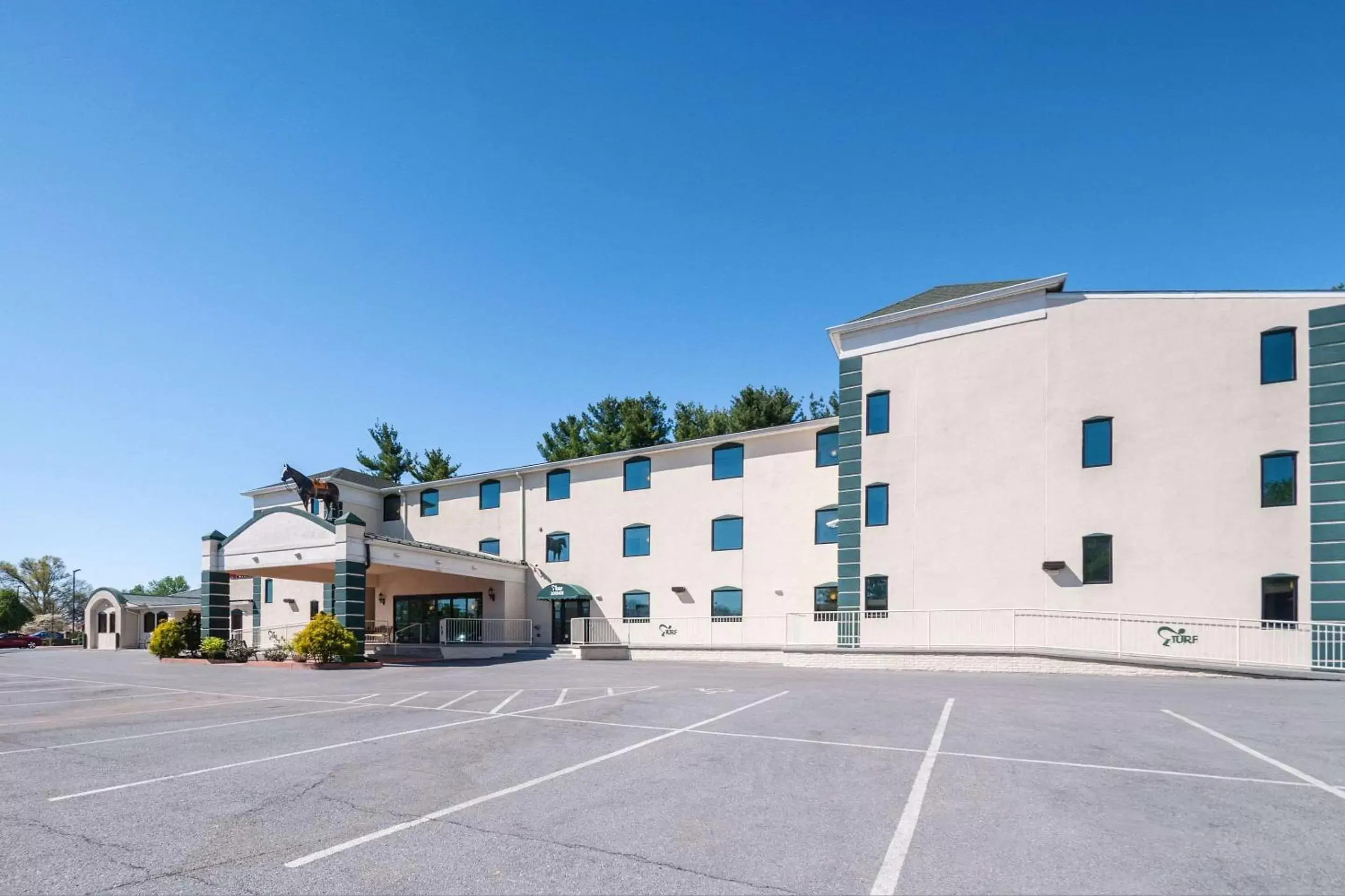 Property Building in Rodeway Inn and Suites - Charles Town,WV