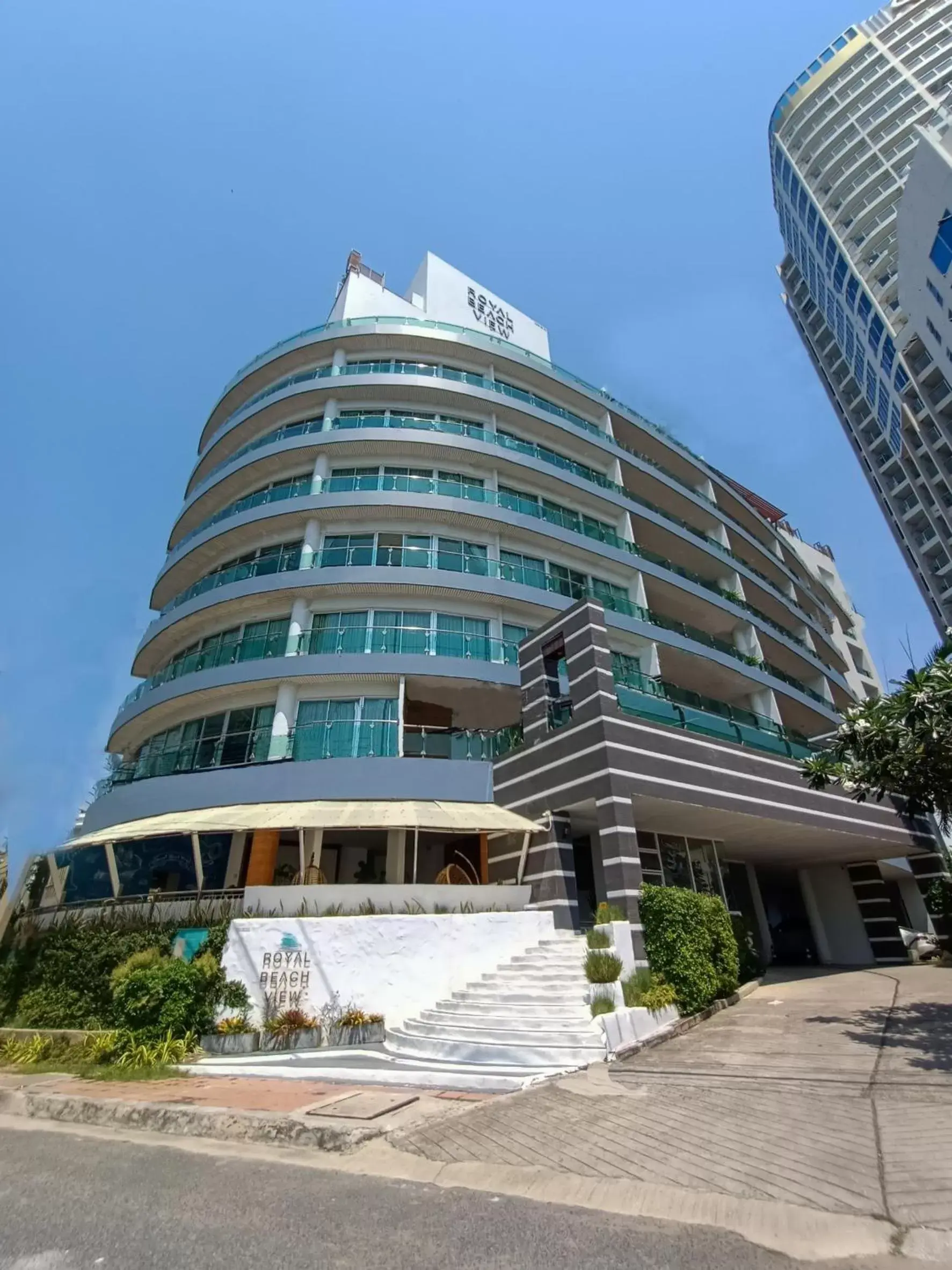 Property building in Royal Beach View Property building in Royal Beach View