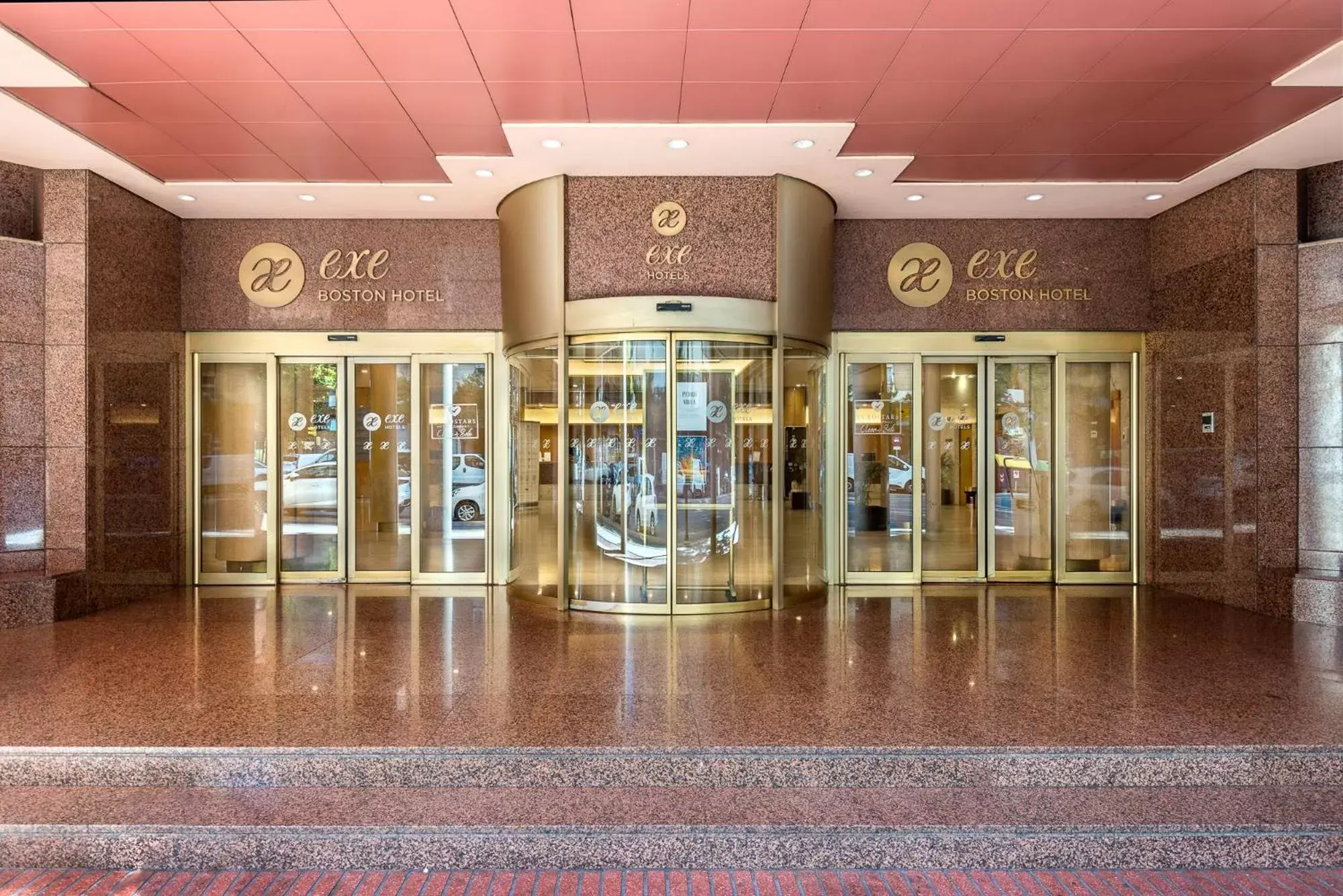 Facade/entrance in Exe Boston Facade/entrance in Exe Boston