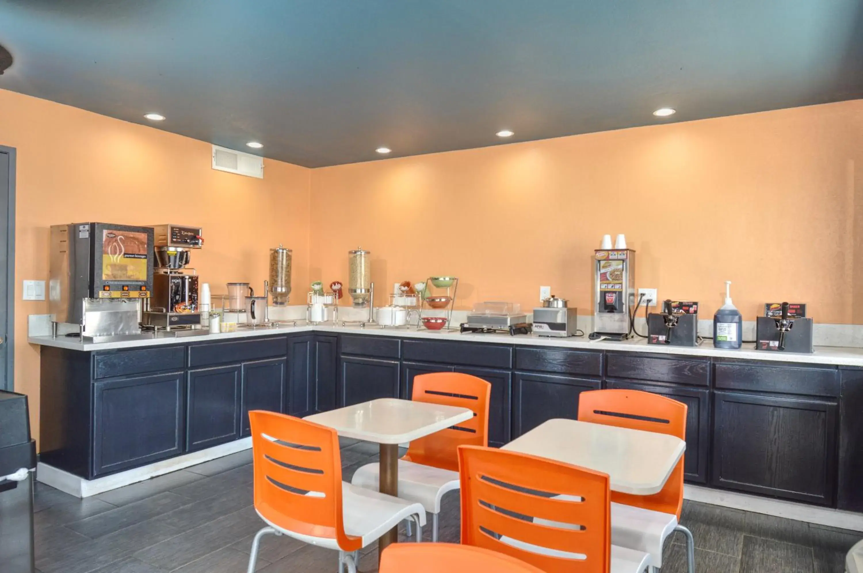 Continental breakfast, Restaurant/Places to Eat in Vagabond Inn Buttonwillow North I-5