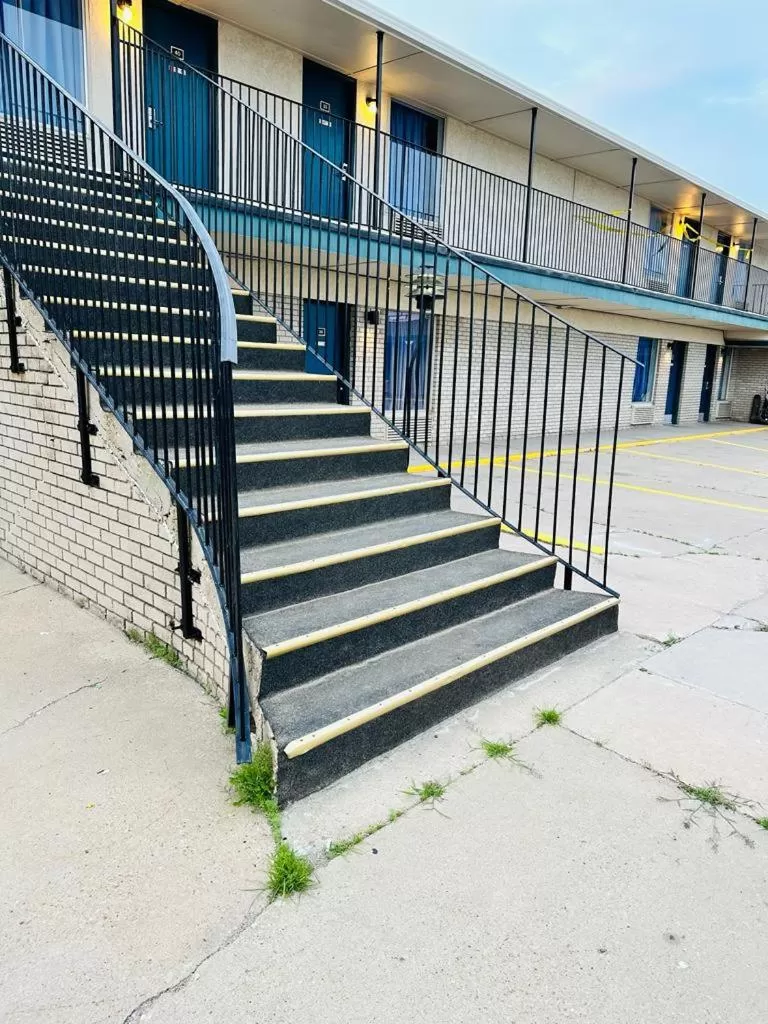 Day in Travel Inn & Suites