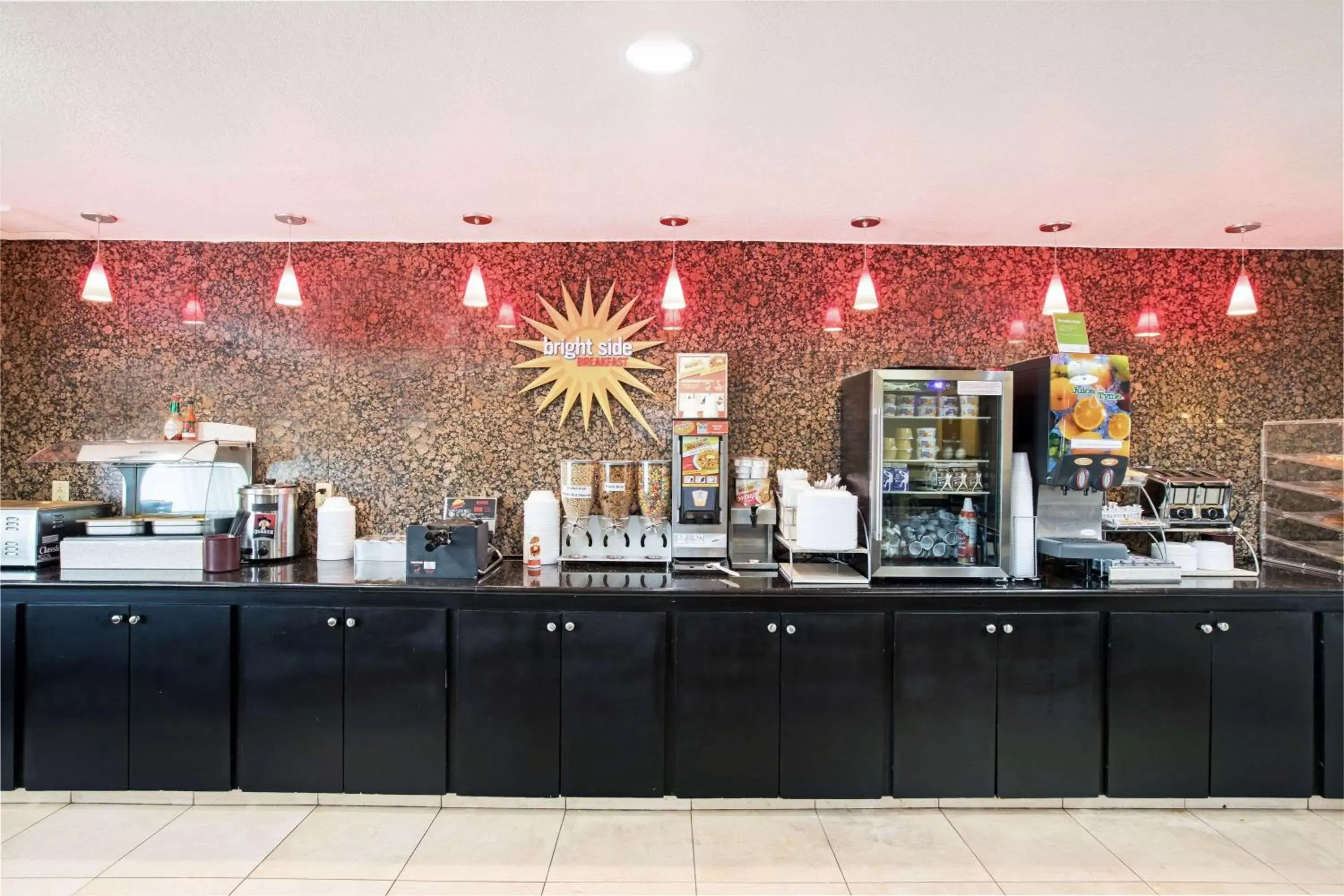 Restaurant/places to eat in La Quinta by Wyndham Salina Restaurant/places to eat in La Quinta by Wyndham Salina