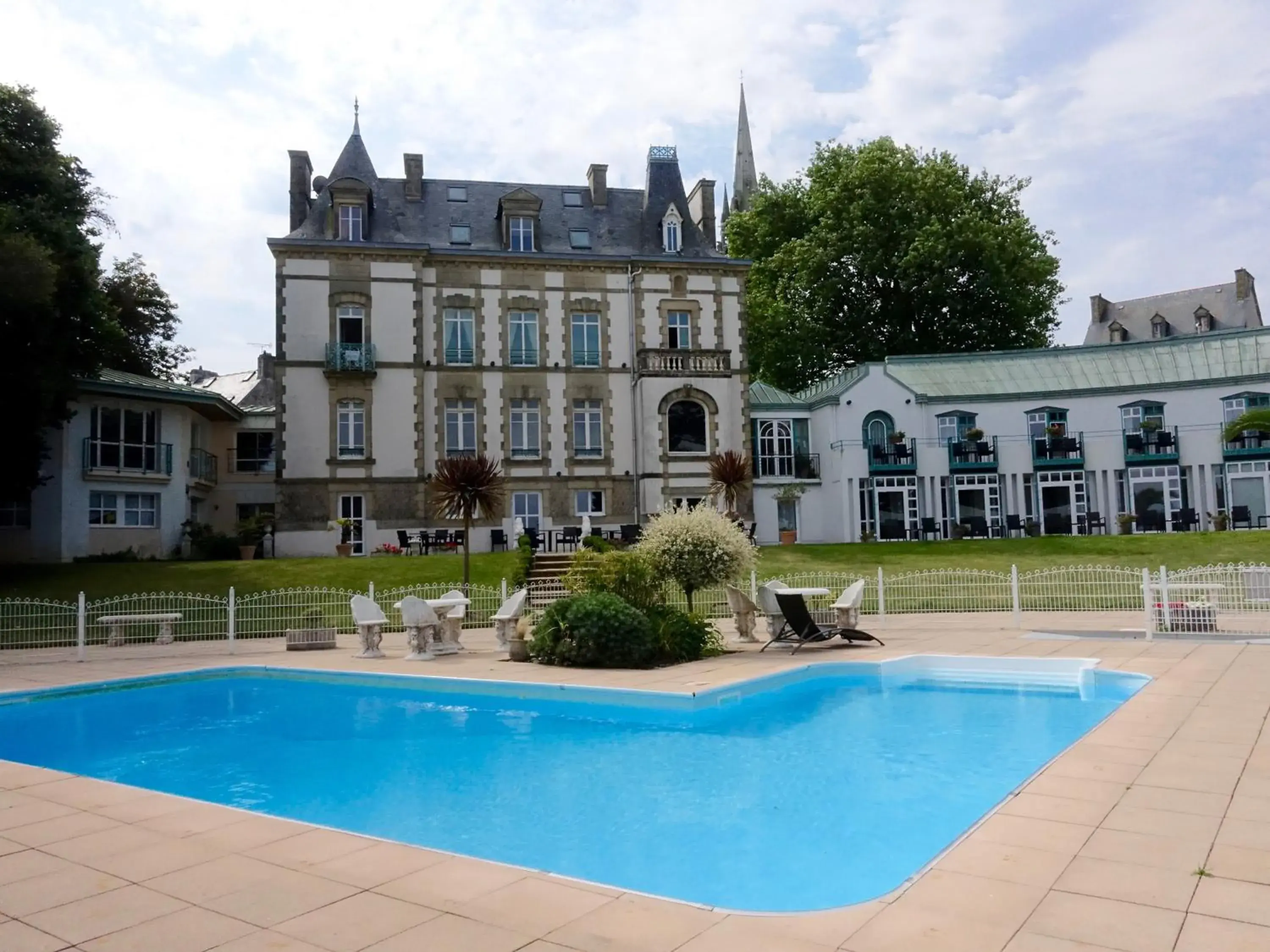 Facade/entrance, Property Building in Clos de Vallombreuse, The Originals Relais (Relais du Silence)