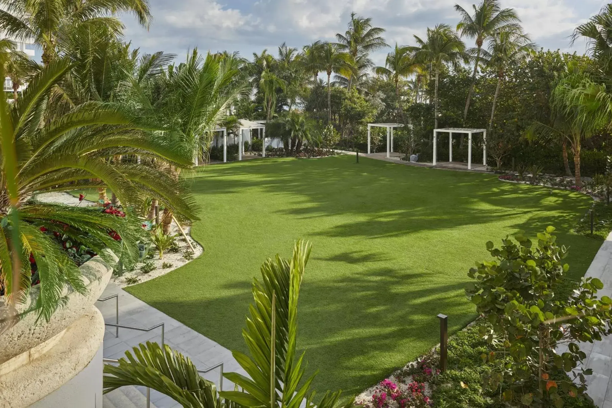 Property building, Garden in Loews Miami Beach Hotel