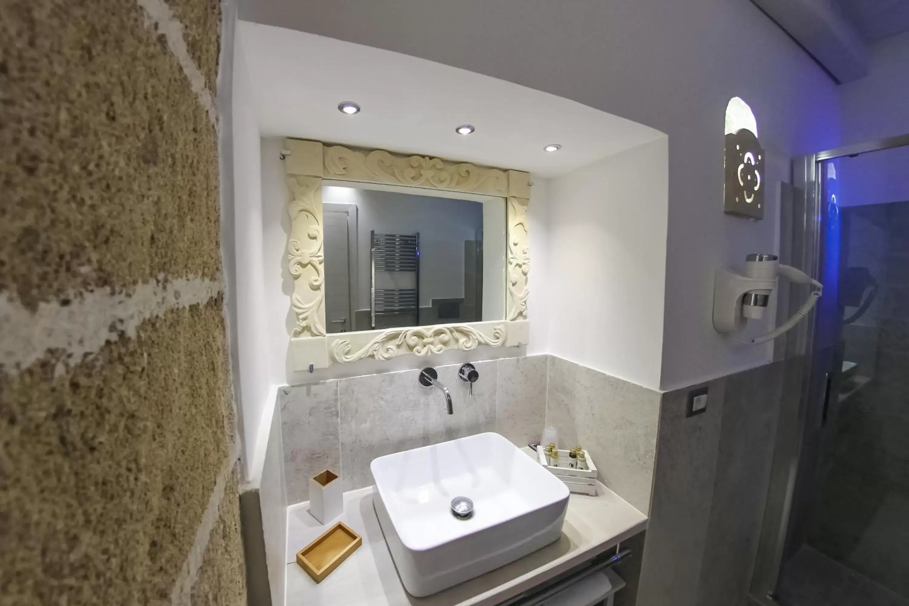 Shower, Bathroom in Clara Domus