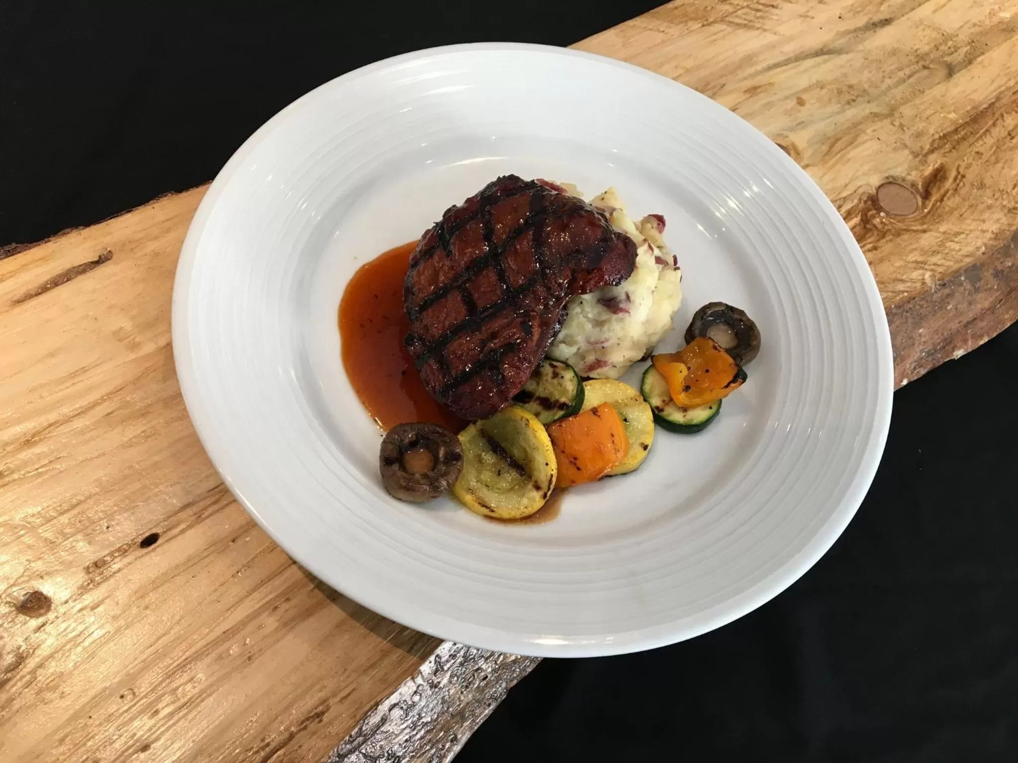 Restaurant/places to eat in Holiday Inn Montreal Longueuil by IHG