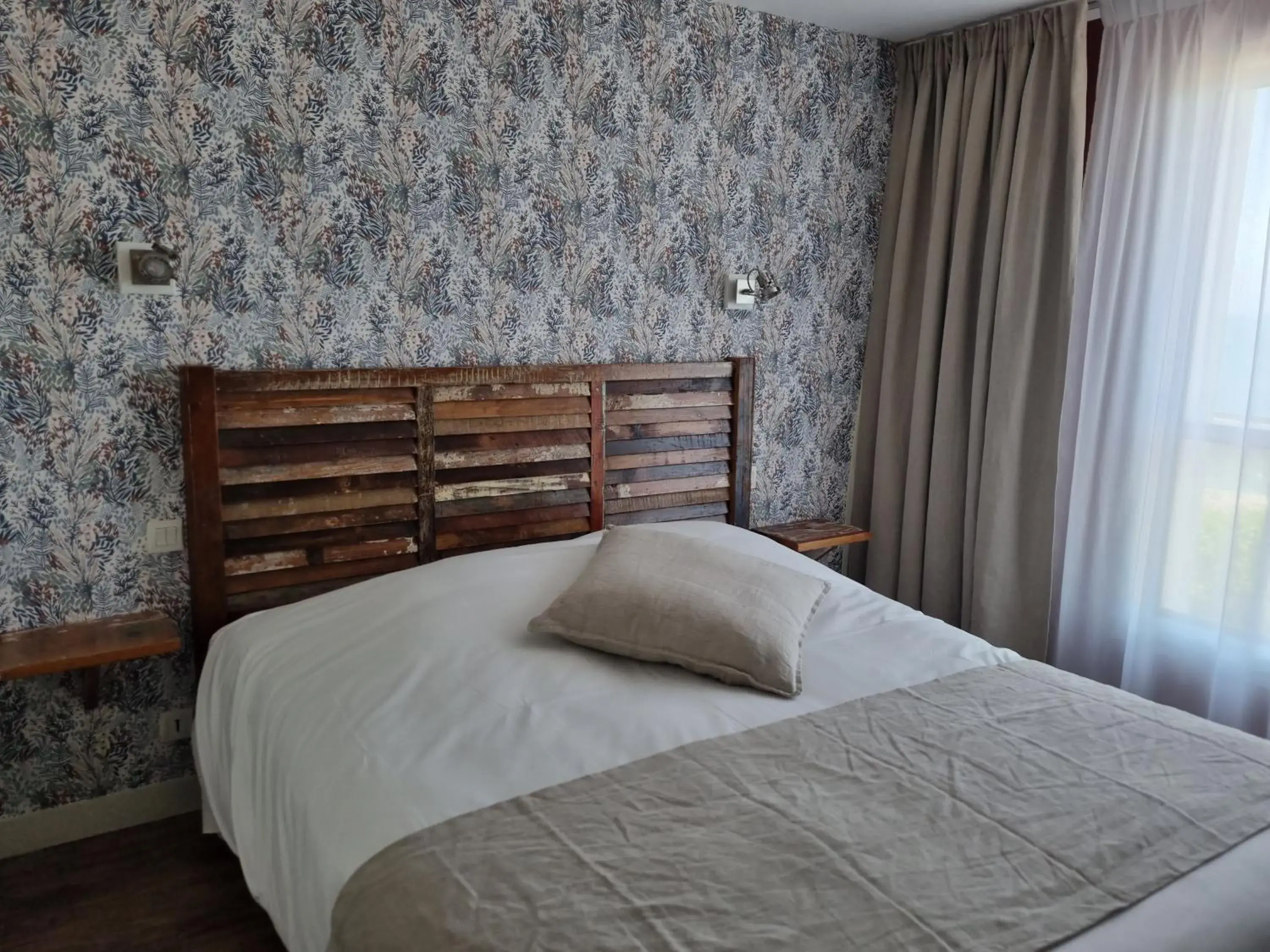 Photo of the whole room, Bed in Hôtel Vauban