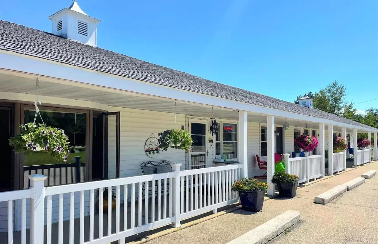 Property Building in Hillcrest Inn & Motel