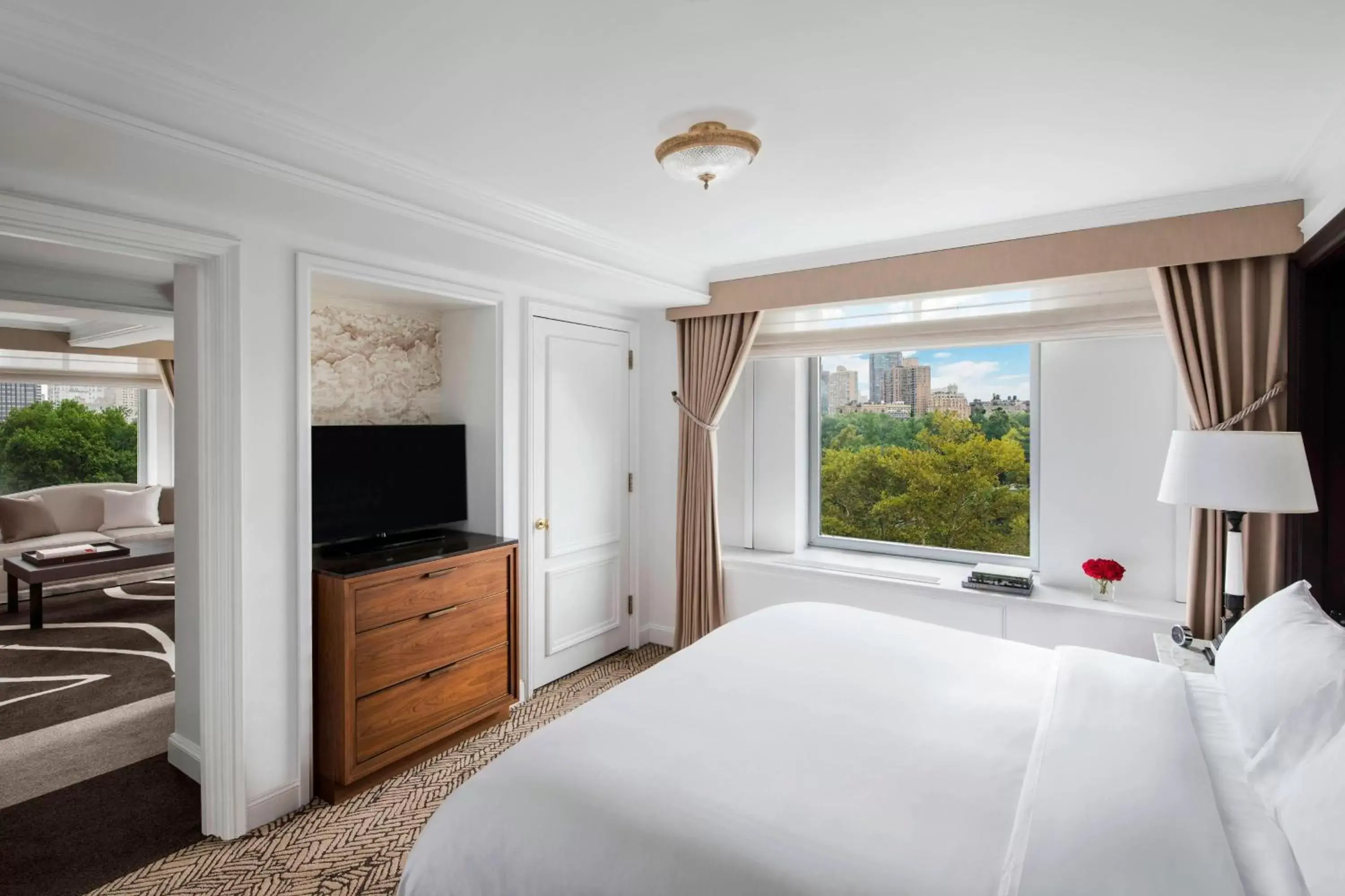 Bedroom, TV/Entertainment Center in The Ritz-Carlton New York, Central Park