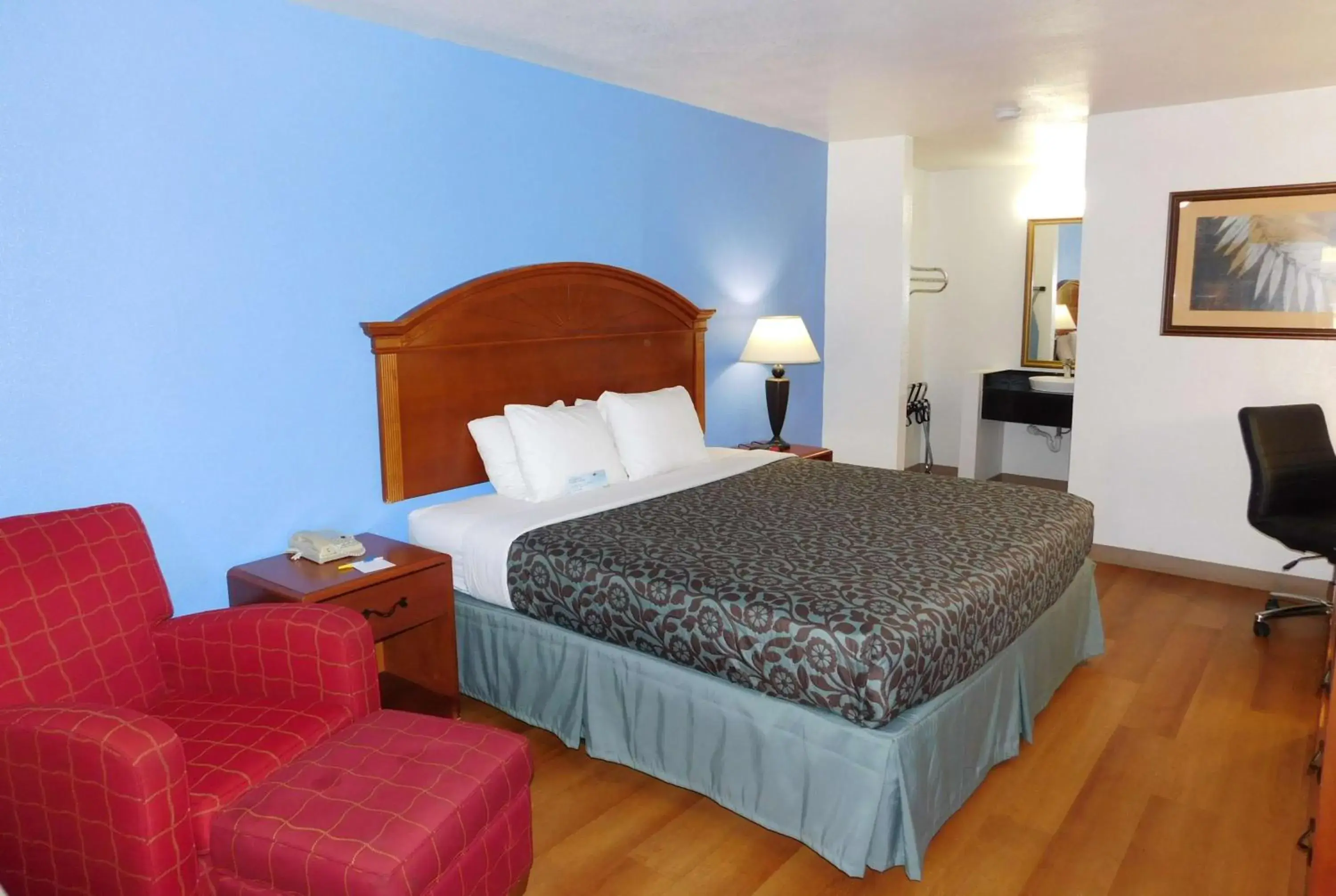 Photo of the whole room, Bed in Days Inn by Wyndham Oklahoma City NW Expressway
