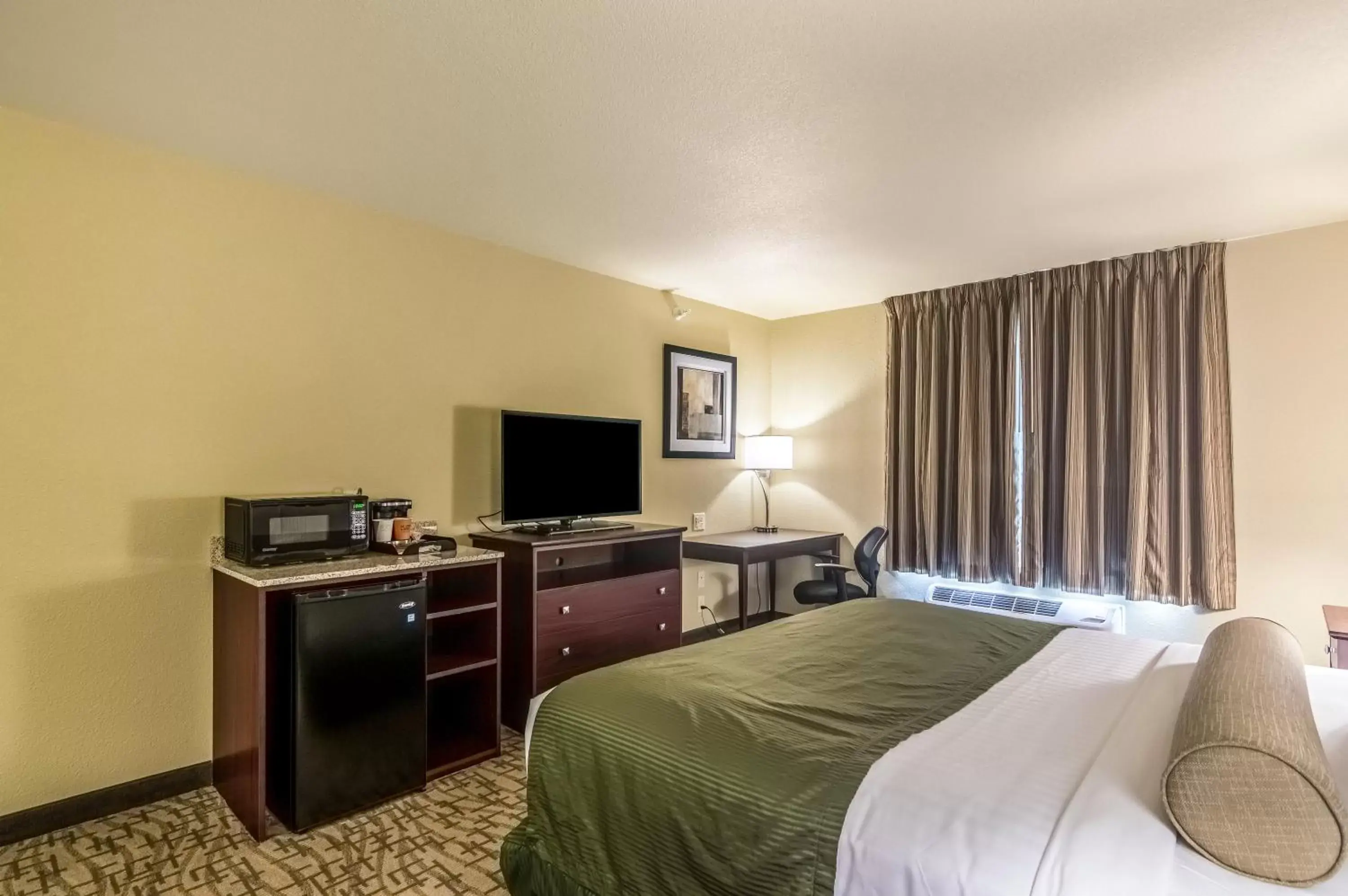 Bed in Cobblestone Inn & Suites - Lakin