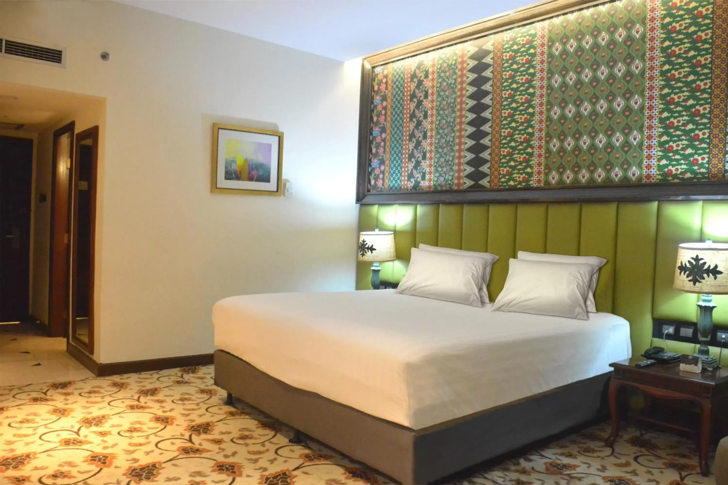 Photo of the whole room, Bed in Grand Mercure Medan Angkasa