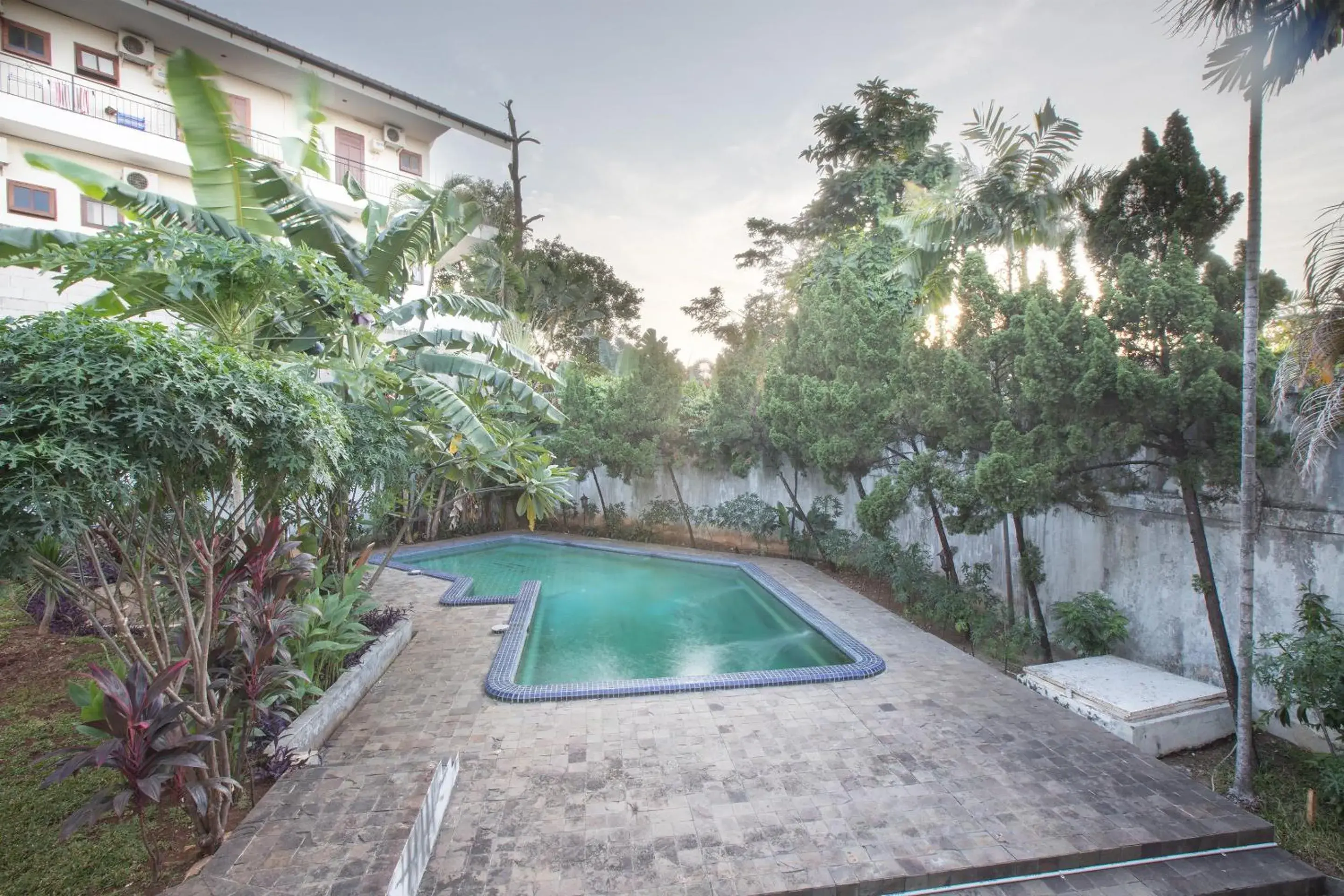 Swimming Pool in OYO 332 Residence G17