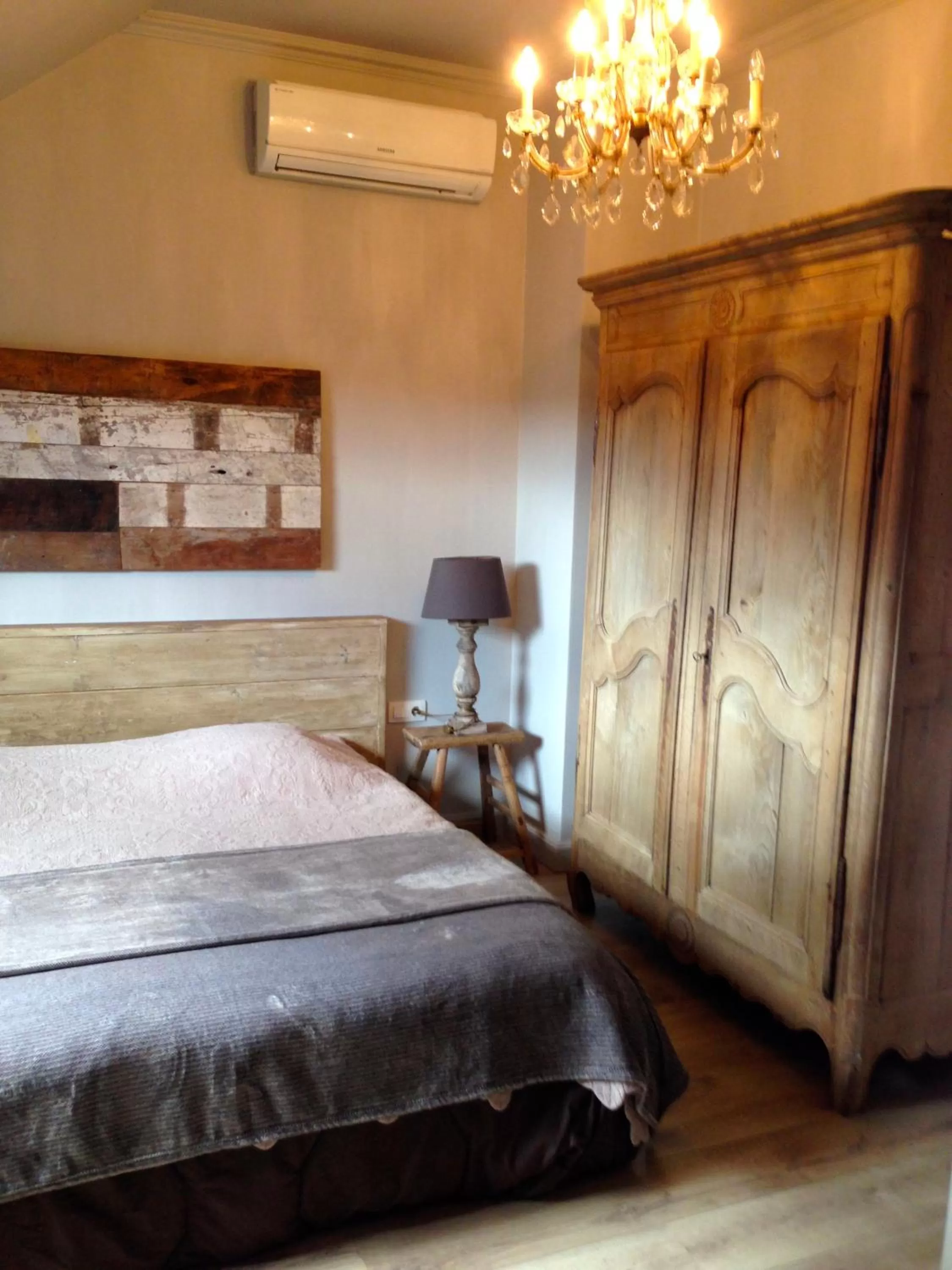 Decorative detail, Bed in B&B Silentium