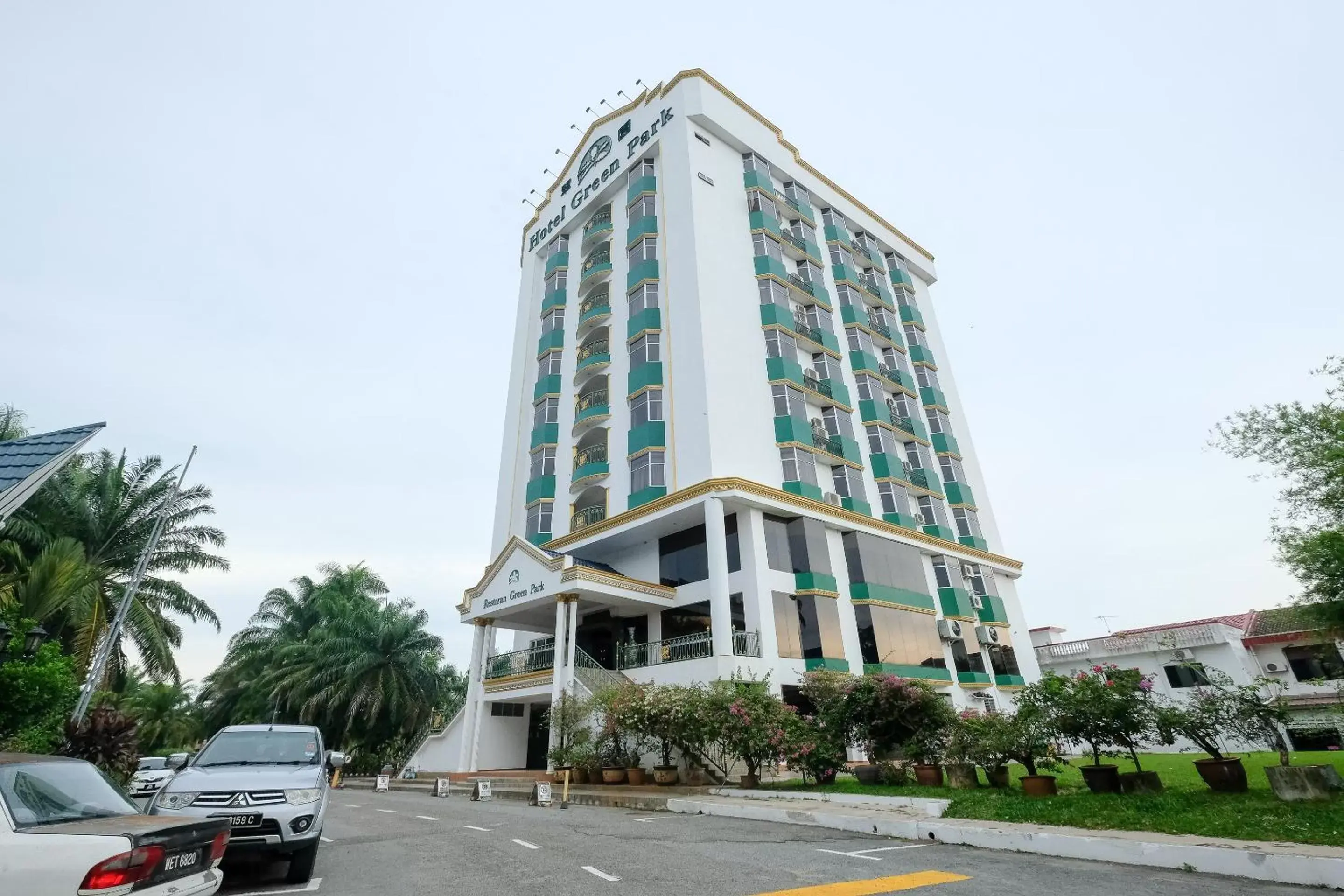 Facade/entrance, Property Building in Super OYO 1236 Hotel Green Park