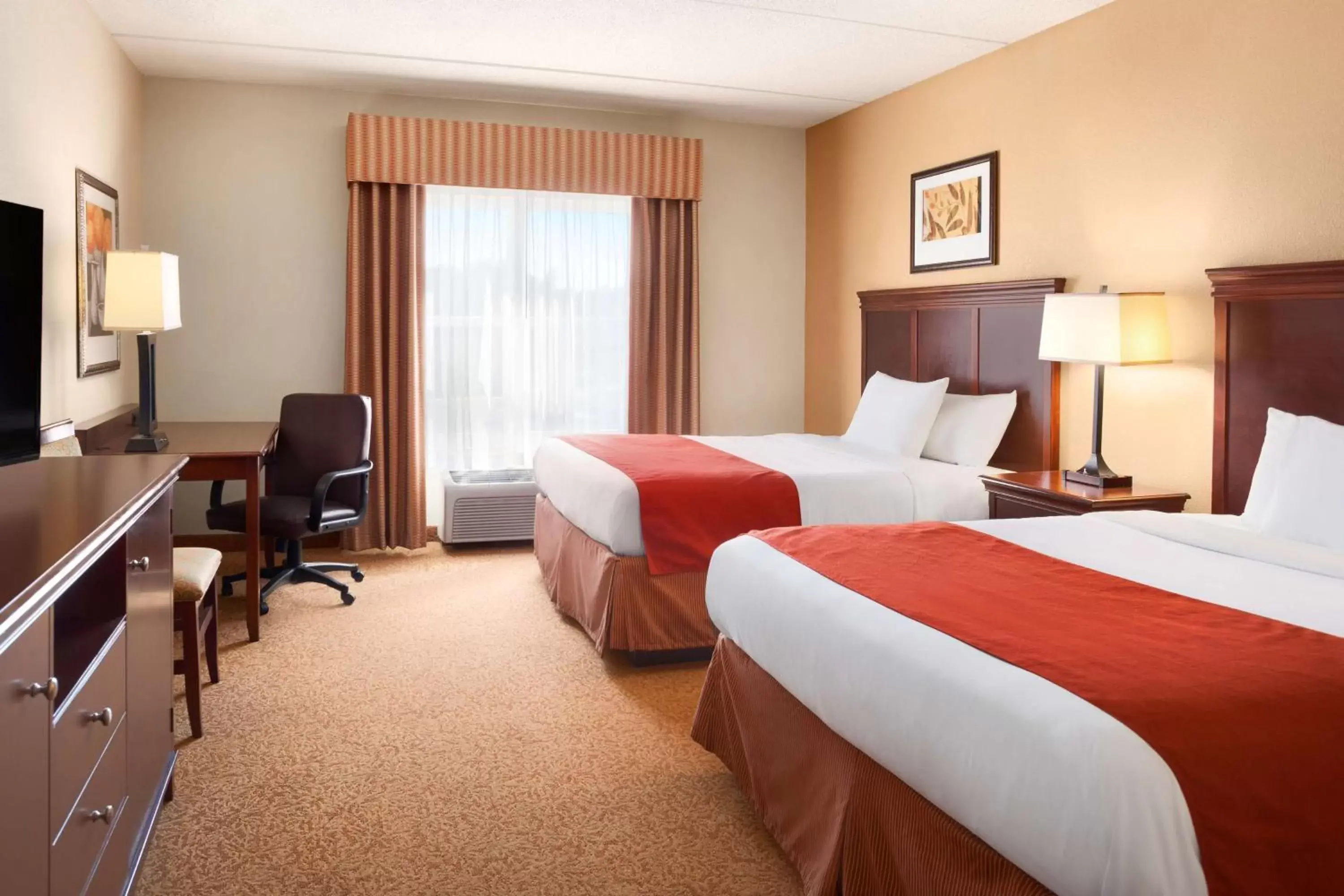 Photo of the whole room, Bed in Country Inn & Suites by Radisson, Lexington Park (Patuxent River Naval Air Station), MD