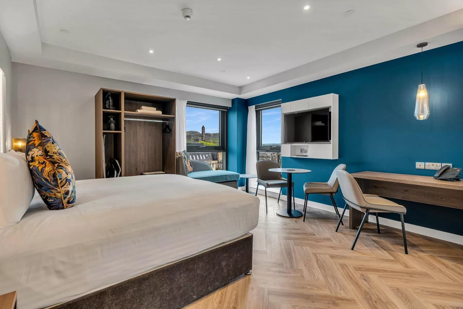 Bedroom, Bed in Roomzzz Edinburgh