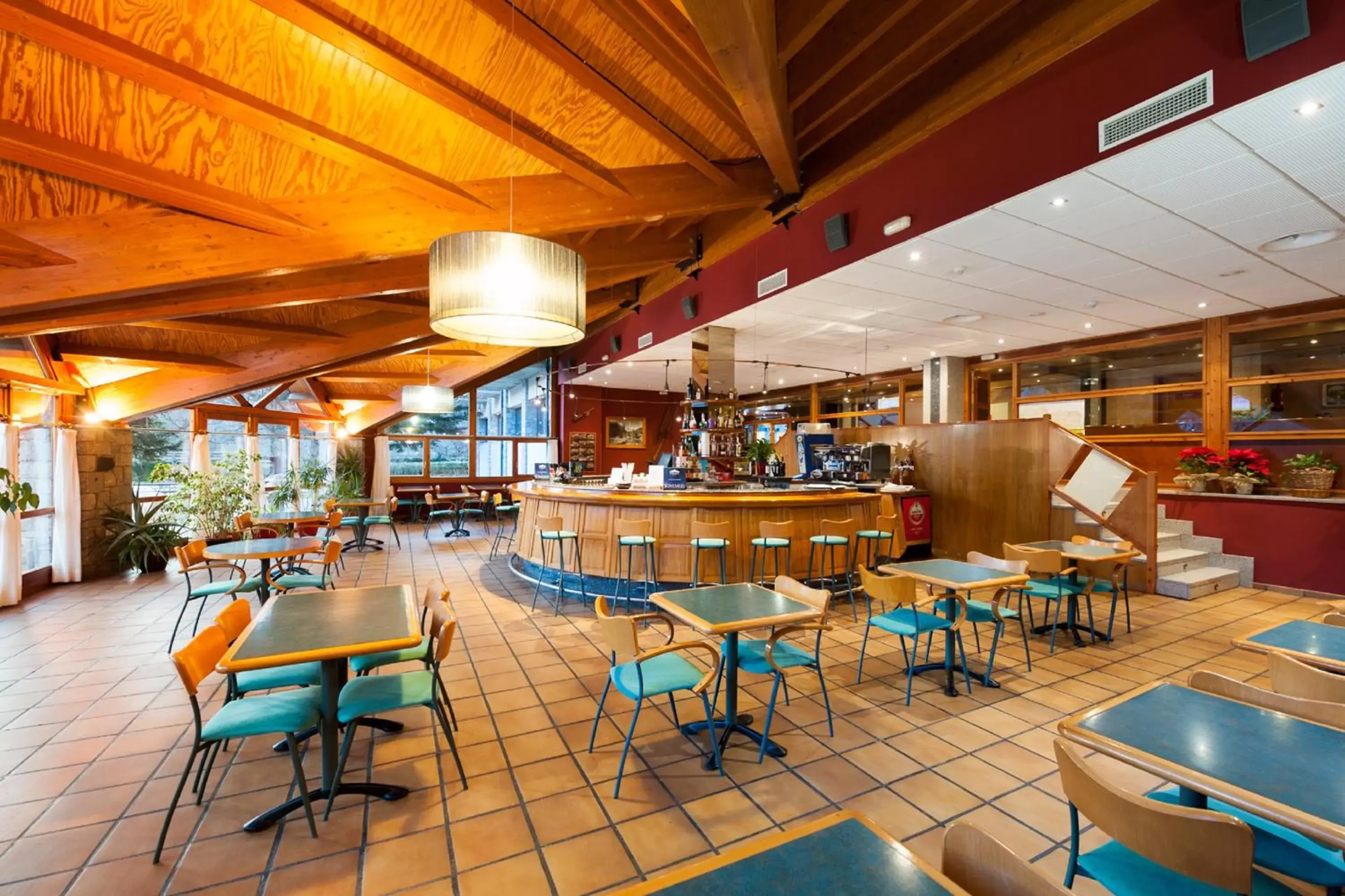 Lounge or bar in SOMMOS Hotel Benasque Spa Lounge or bar in SOMMOS Hotel Benasque Spa