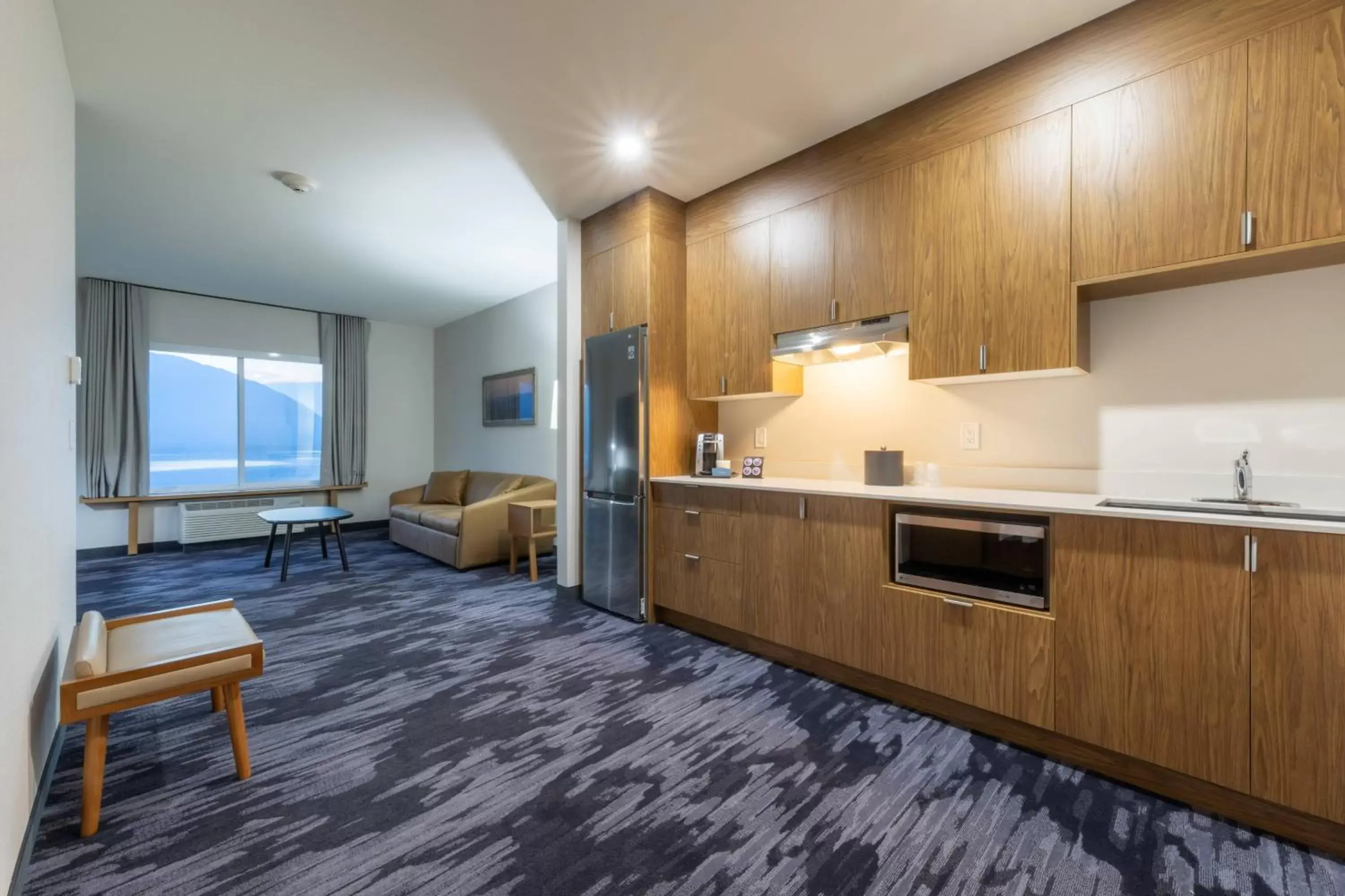 Bedroom, Kitchen/Kitchenette in Fairfield Inn & Suites by Marriott Salmon Arm