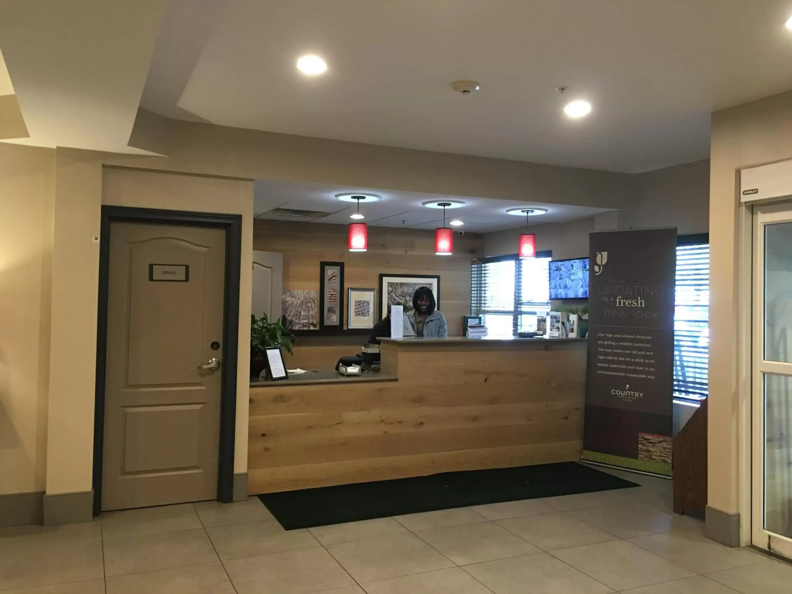 Lobby or reception in Country Inn & Suites by Radisson, Camp Springs (Andrews Air Force Base), MD