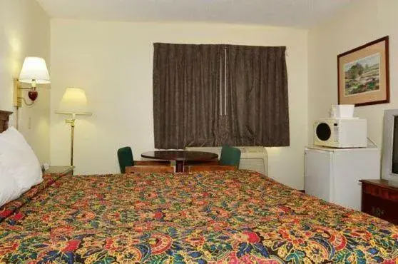Bed in Days Inn by Wyndham Ontario Airport