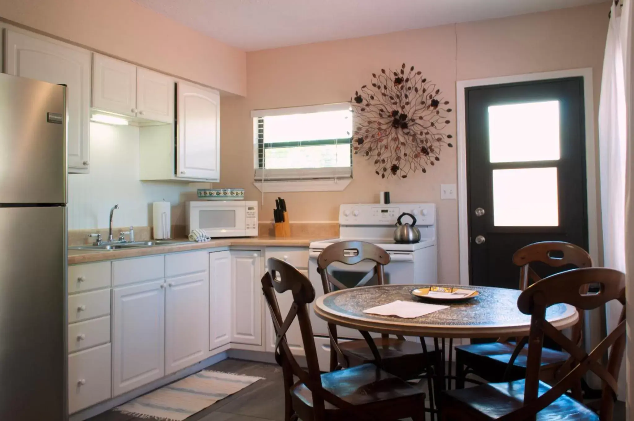 Kitchen or kitchenette, Kitchen/Kitchenette in Beach Place Guesthouses