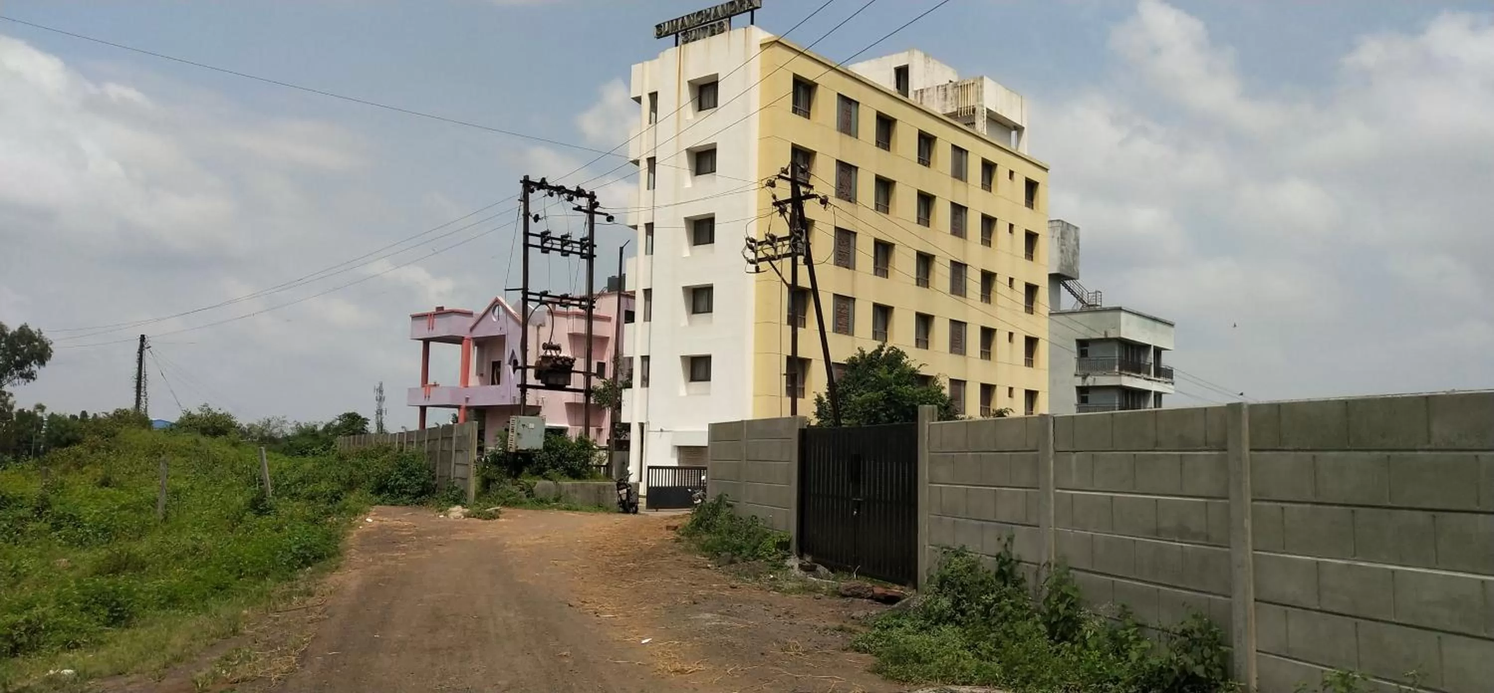 Property building in Hotel Sumanchandra Suites