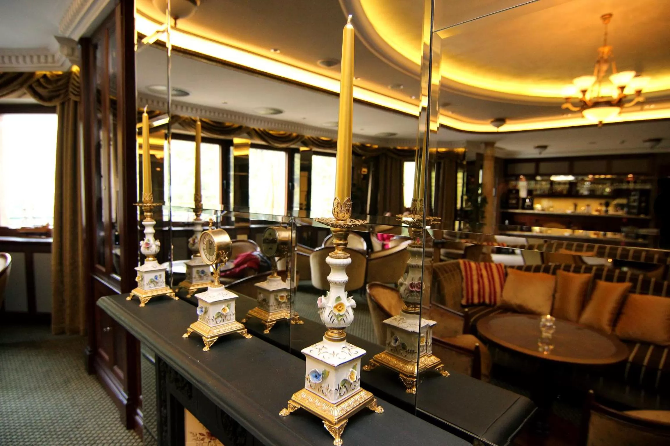 Lounge or bar in Retro Riverside Wellness Resort