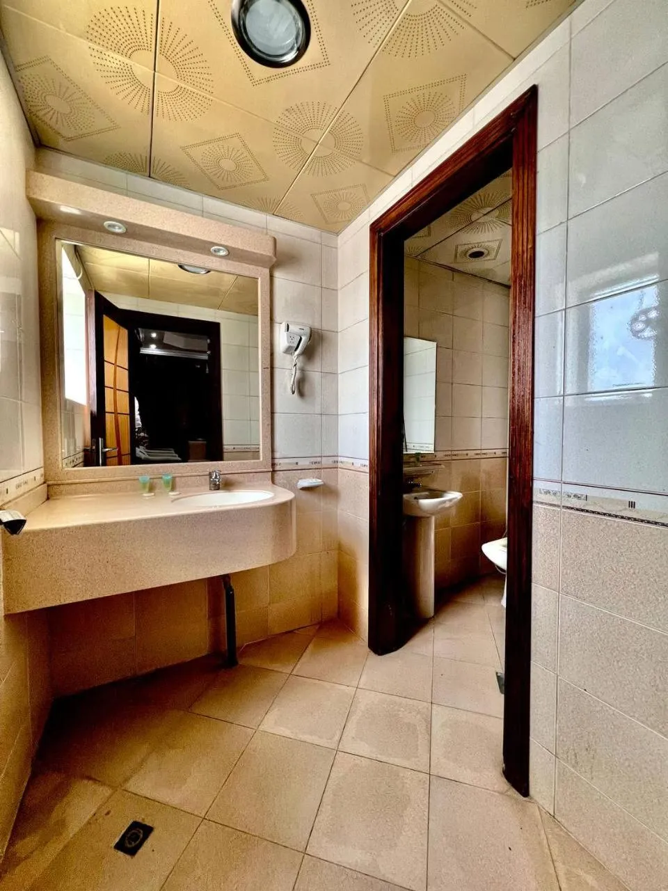 Shower in Dream Palace Hotel