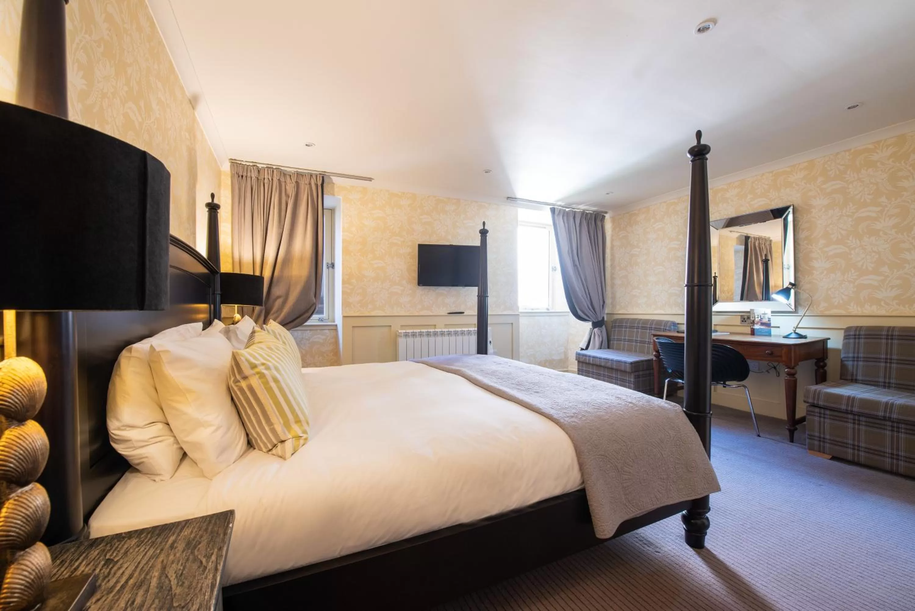 Photo of the whole room, Bed in Brooks Hotel