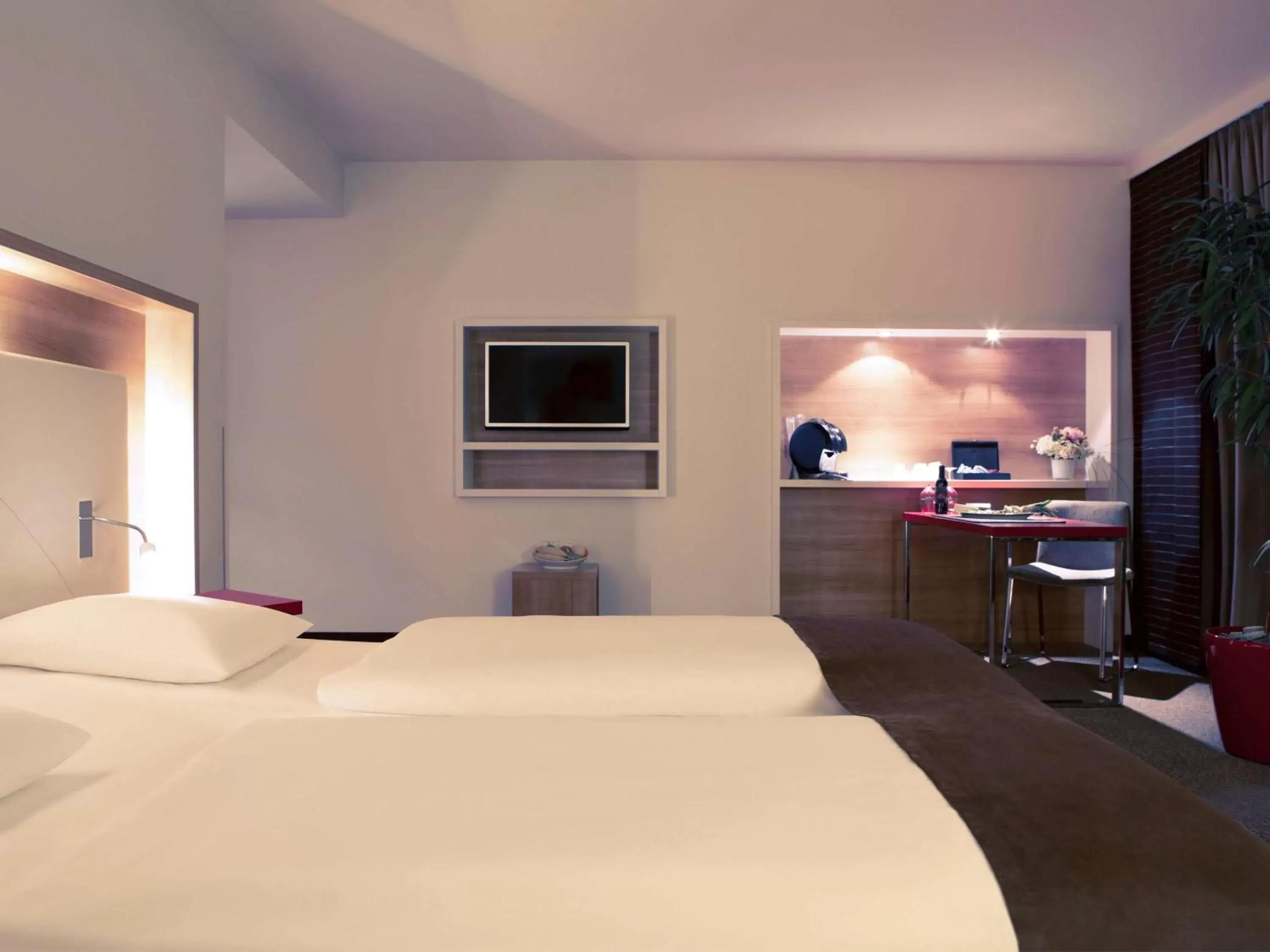 Photo of the whole room, Bed in Mercure Hotel Stuttgart Airport Messe